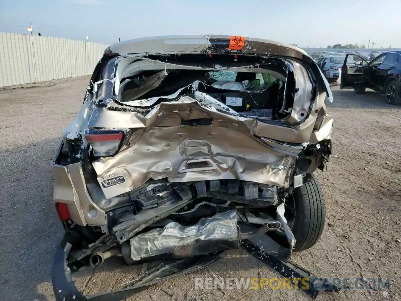 6 Photograph of a damaged car 1FMCU9G67LUB69375 FORD ESCAPE 2020