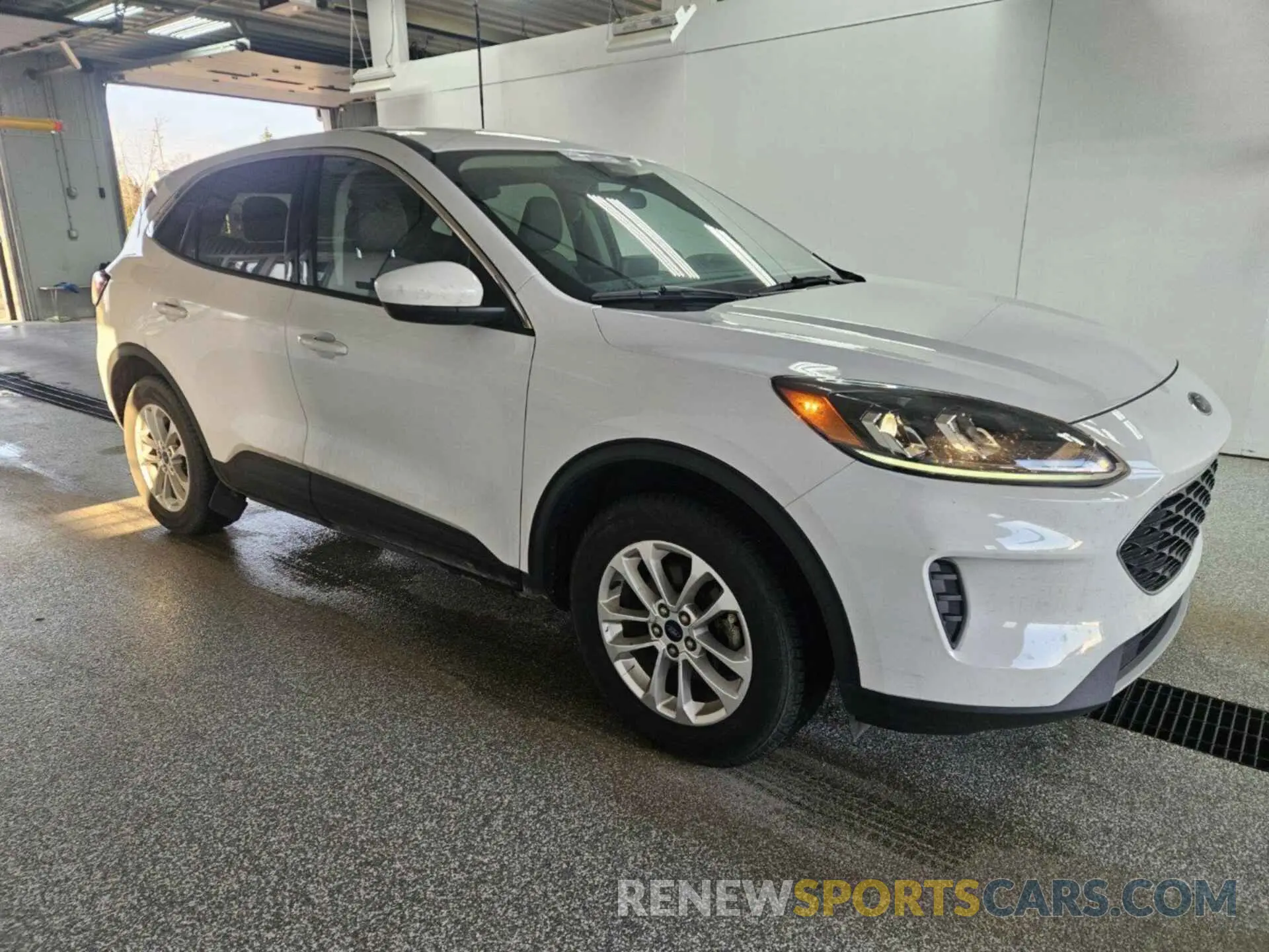 24 Photograph of a damaged car 1FMCU9G67LUB82370 FORD ESCAPE 2020