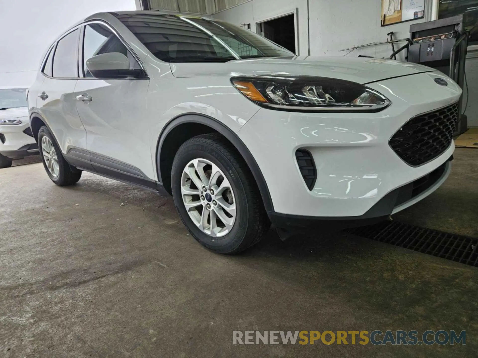 10 Photograph of a damaged car 1FMCU9G67LUB84233 FORD ESCAPE 2020