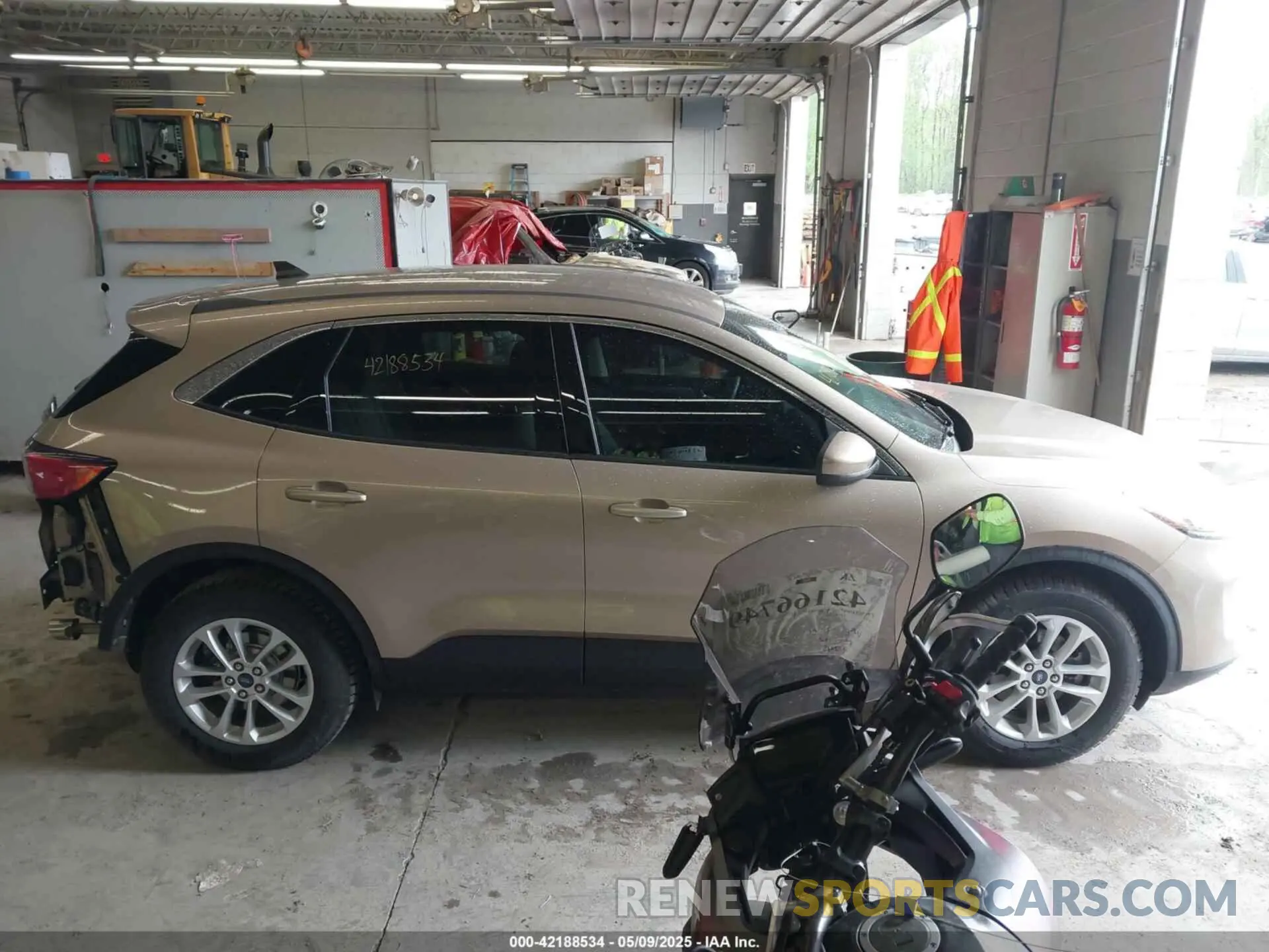14 Photograph of a damaged car 1FMCU9G67LUC14248 FORD ESCAPE 2020