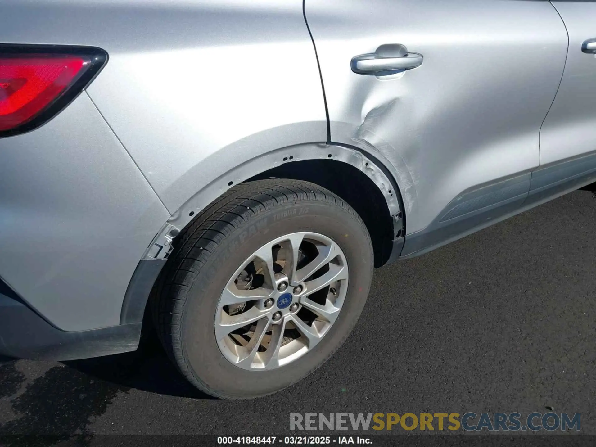 6 Photograph of a damaged car 1FMCU9G68LUA64750 FORD ESCAPE 2020