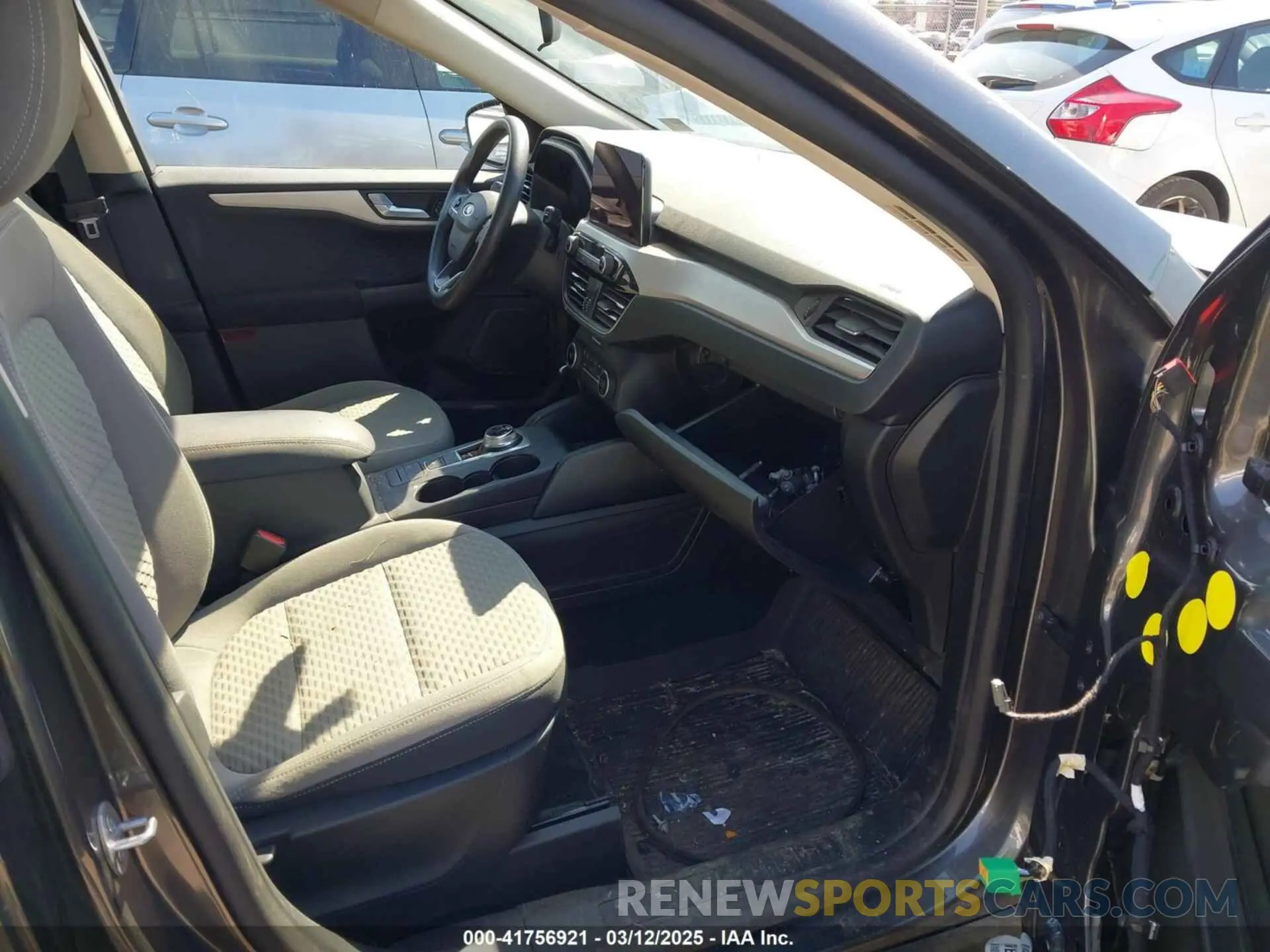 5 Photograph of a damaged car 1FMCU9G68LUB37518 FORD ESCAPE 2020