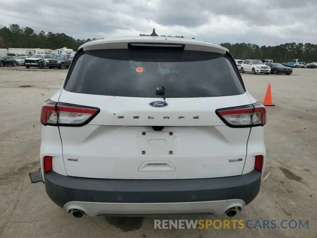 6 Photograph of a damaged car 1FMCU9G68LUB44940 FORD ESCAPE 2020