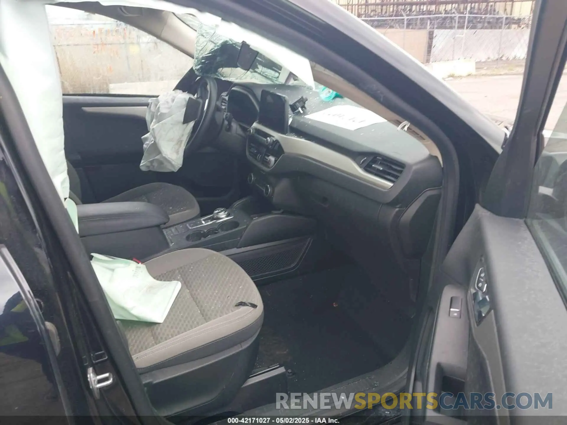 5 Photograph of a damaged car 1FMCU9G68LUC41863 FORD ESCAPE 2020