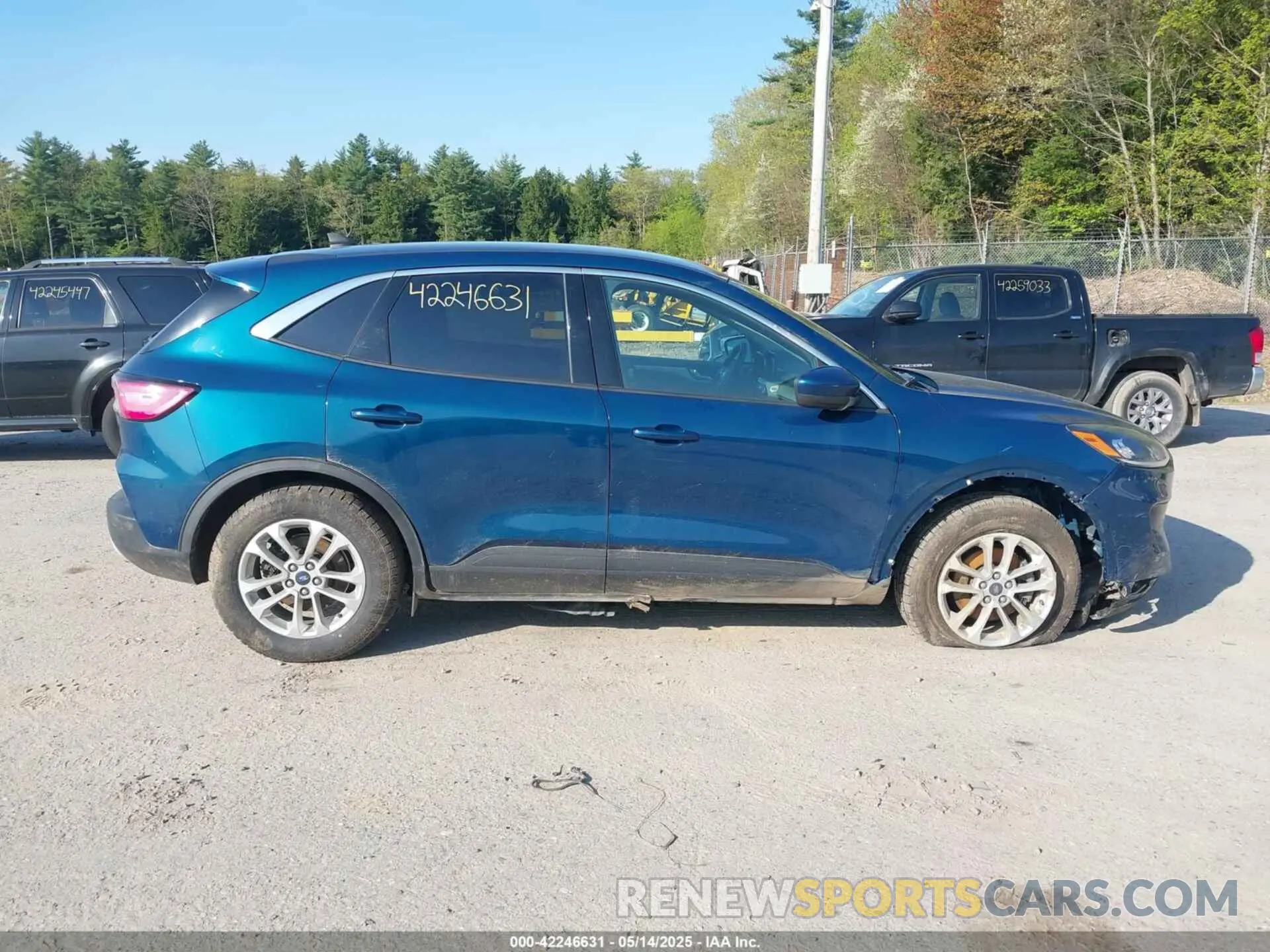 13 Photograph of a damaged car 1FMCU9G68LUC63992 FORD ESCAPE 2020