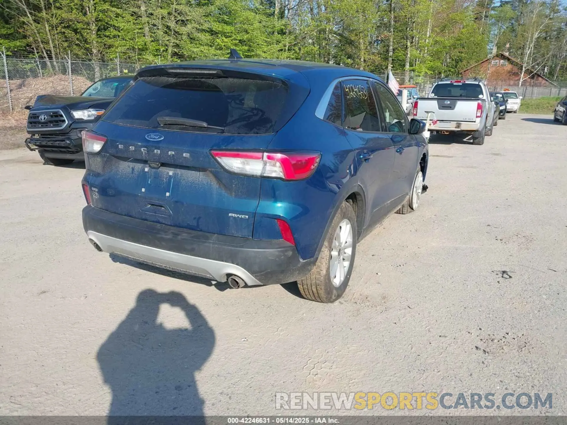 4 Photograph of a damaged car 1FMCU9G68LUC63992 FORD ESCAPE 2020