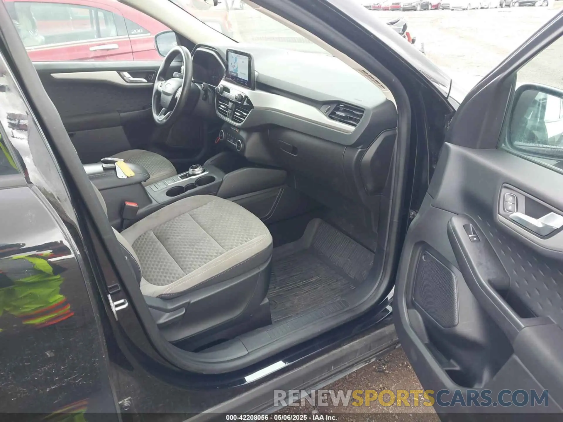 5 Photograph of a damaged car 1FMCU9G69LUA09014 FORD ESCAPE 2020
