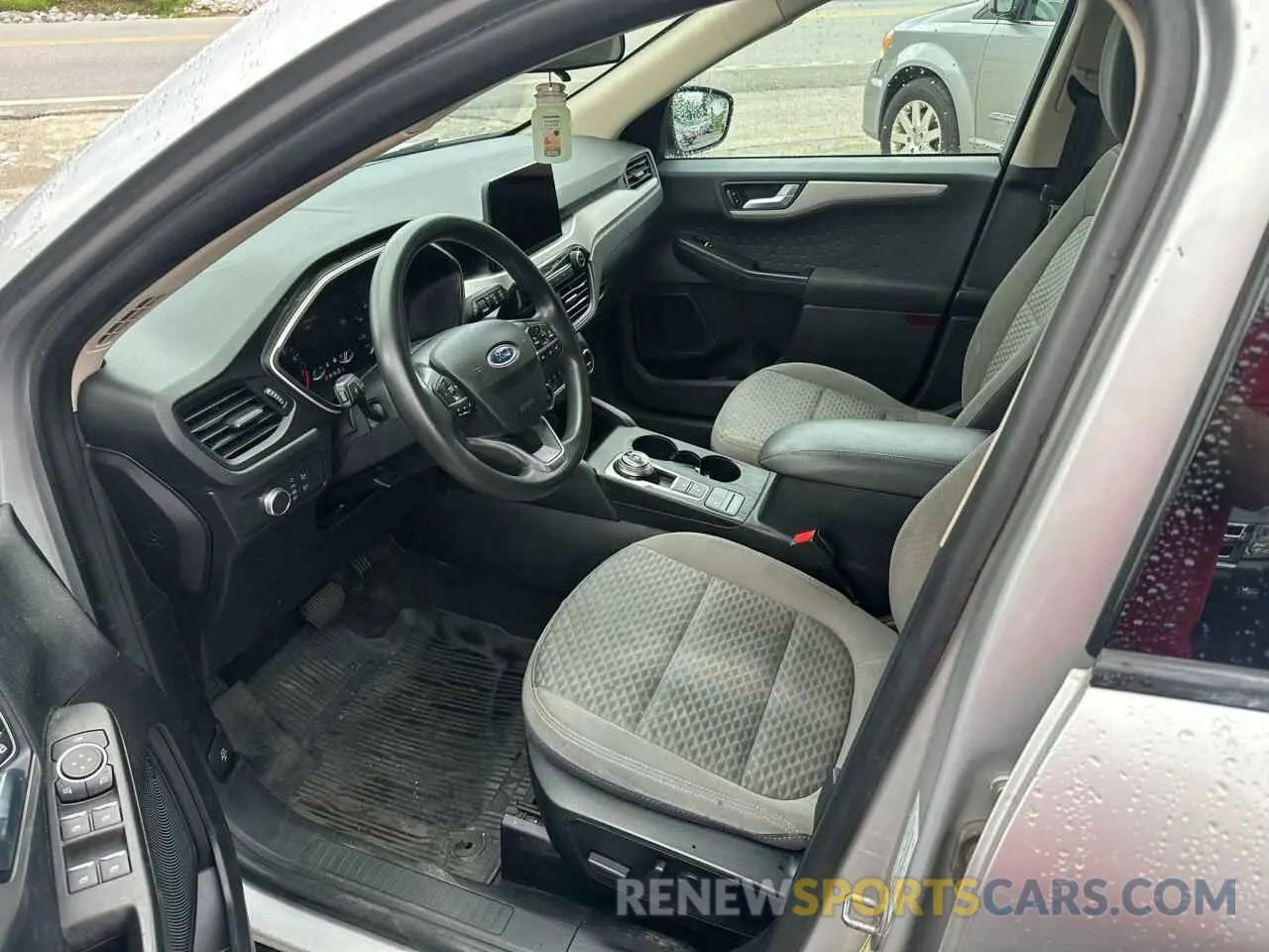 5 Photograph of a damaged car 1FMCU9G69LUA43728 FORD ESCAPE 2020