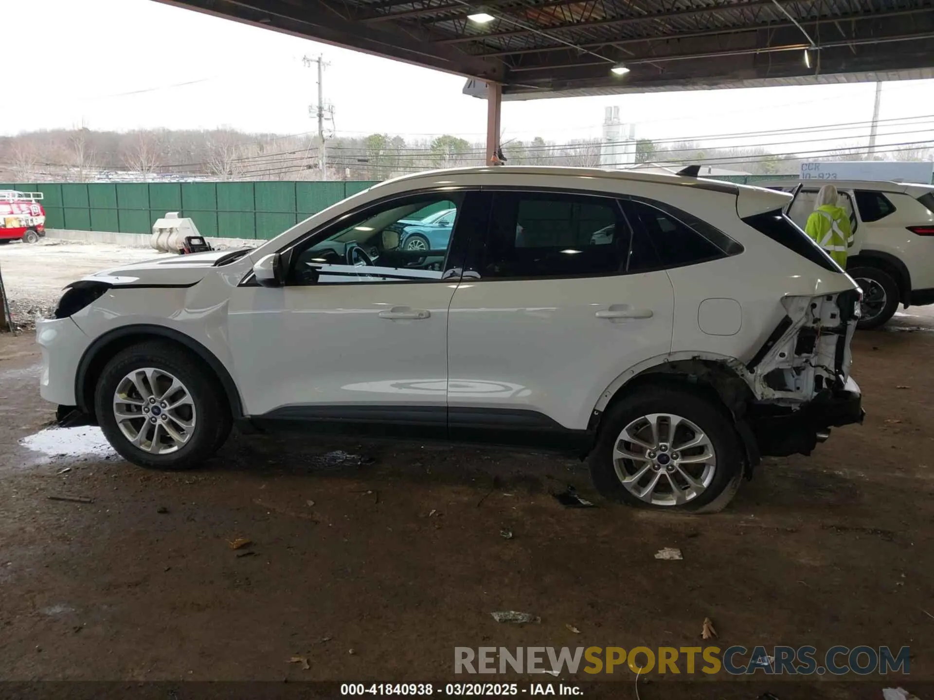15 Photograph of a damaged car 1FMCU9G69LUB14815 FORD ESCAPE 2020