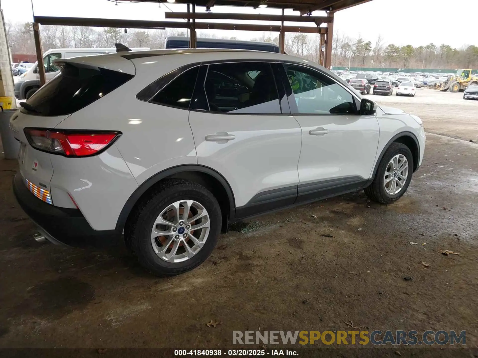 4 Photograph of a damaged car 1FMCU9G69LUB14815 FORD ESCAPE 2020