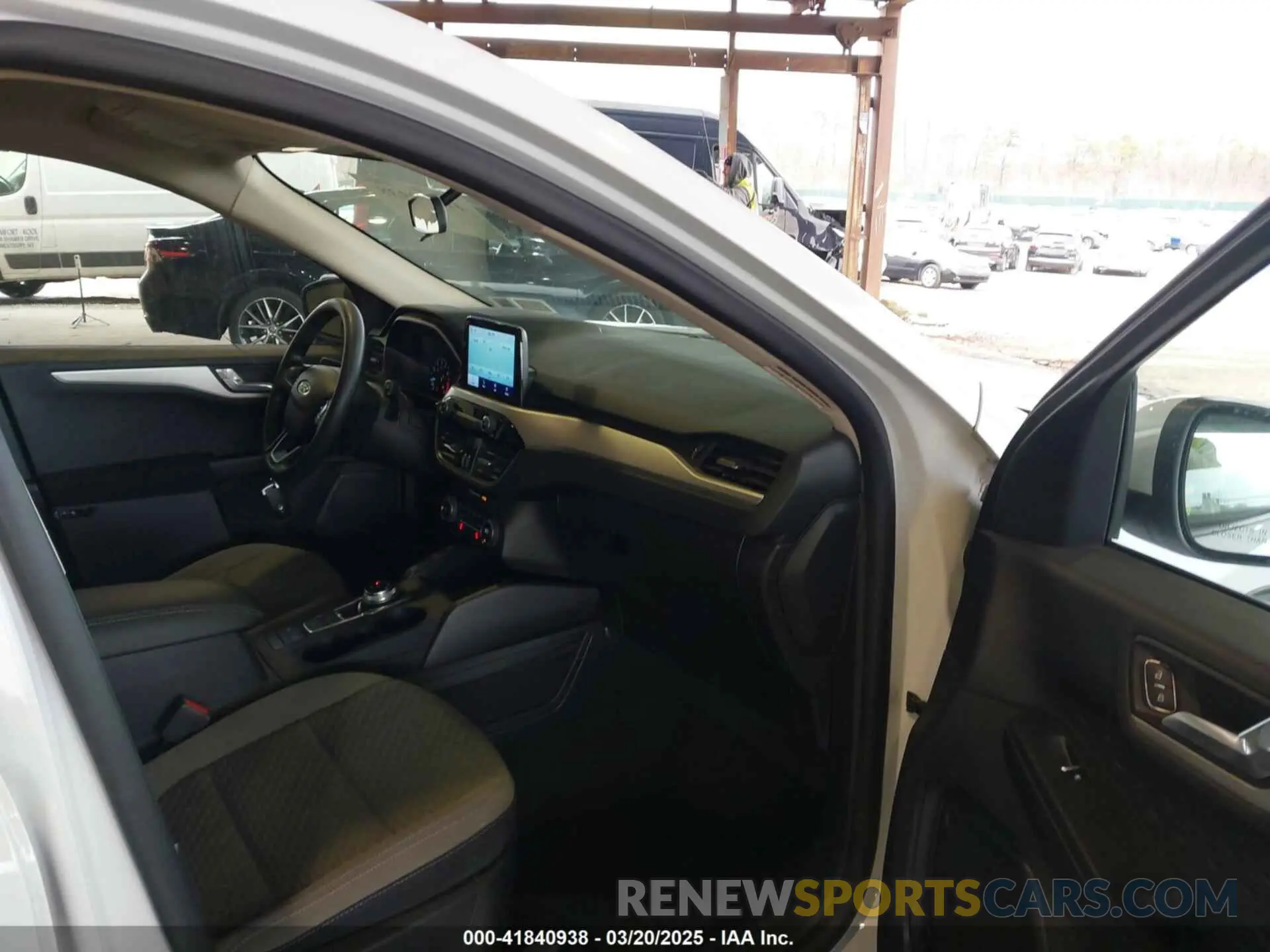 5 Photograph of a damaged car 1FMCU9G69LUB14815 FORD ESCAPE 2020