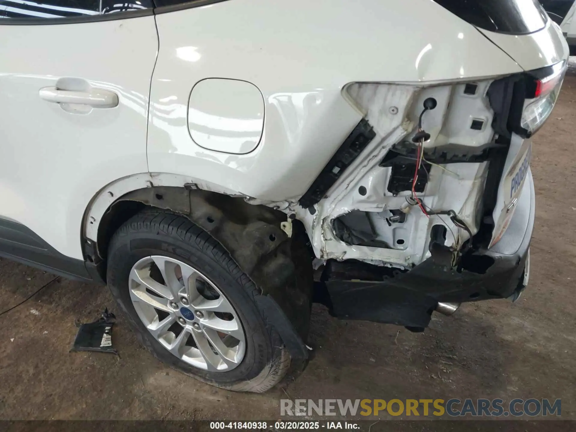 6 Photograph of a damaged car 1FMCU9G69LUB14815 FORD ESCAPE 2020