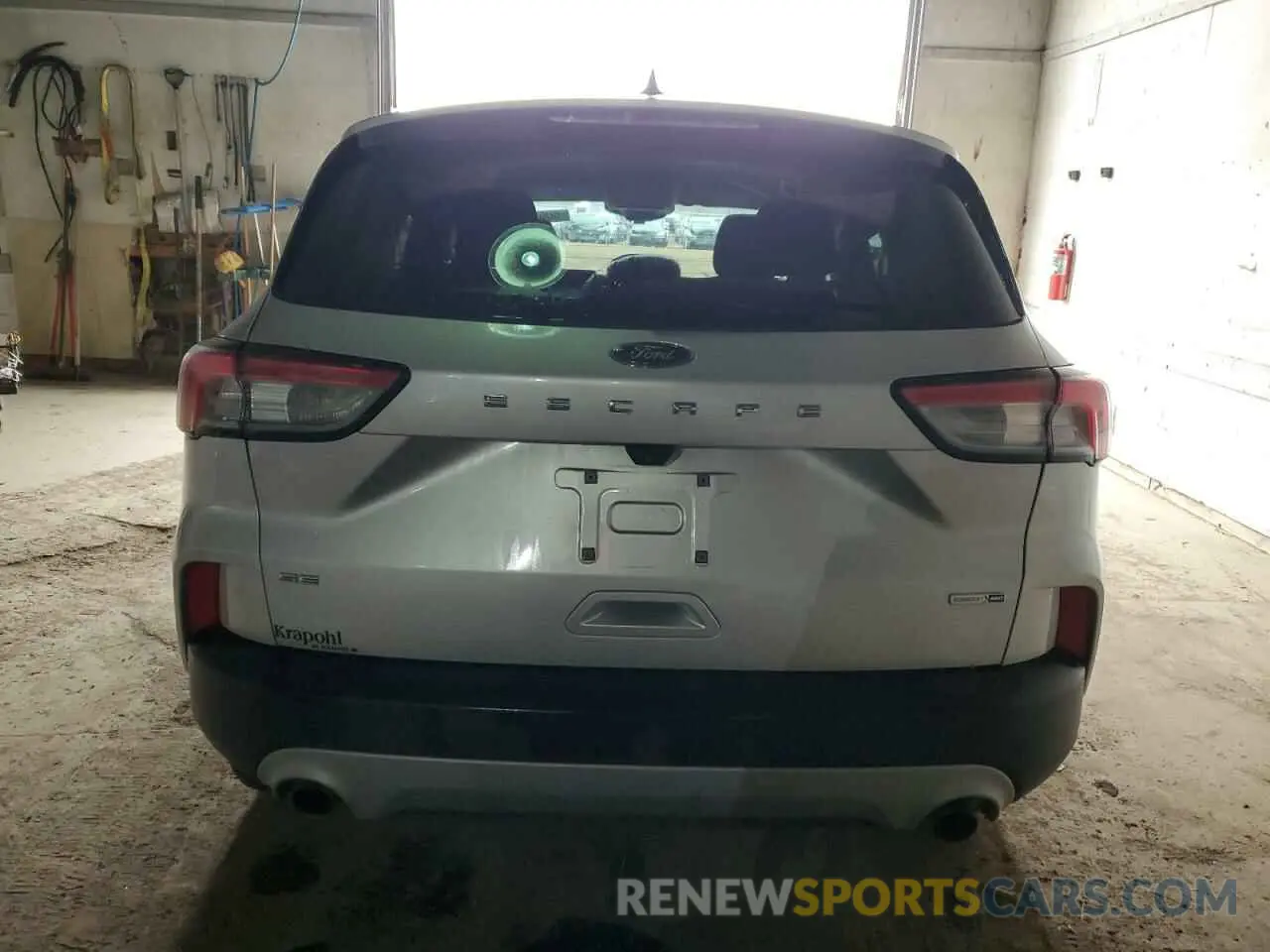 6 Photograph of a damaged car 1FMCU9G69LUB96836 FORD ESCAPE 2020