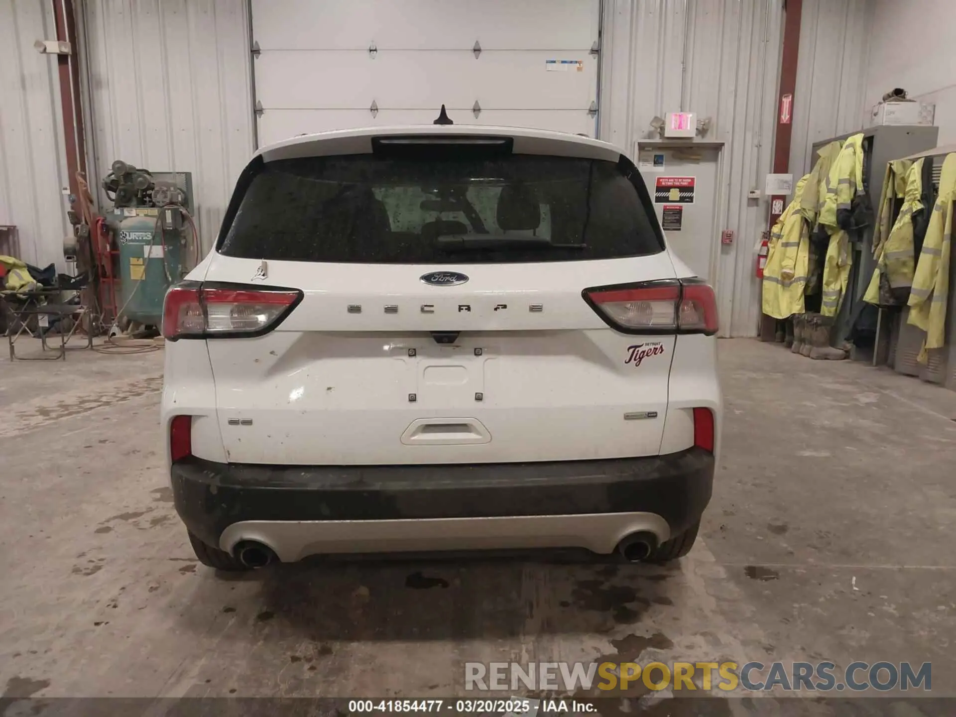 16 Photograph of a damaged car 1FMCU9G69LUC27230 FORD ESCAPE 2020