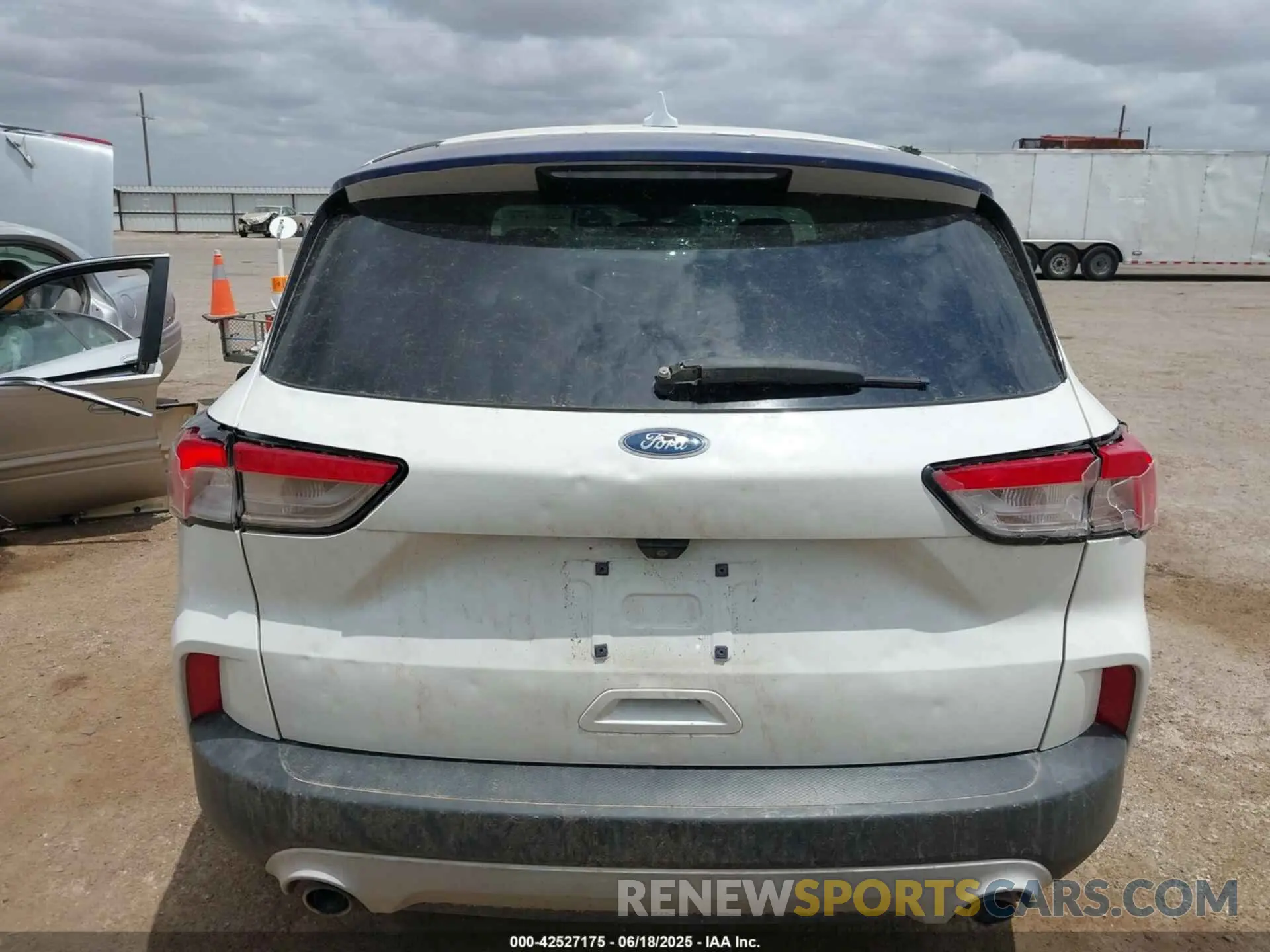 16 Photograph of a damaged car 1FMCU9G6XLUA32012 FORD ESCAPE 2020