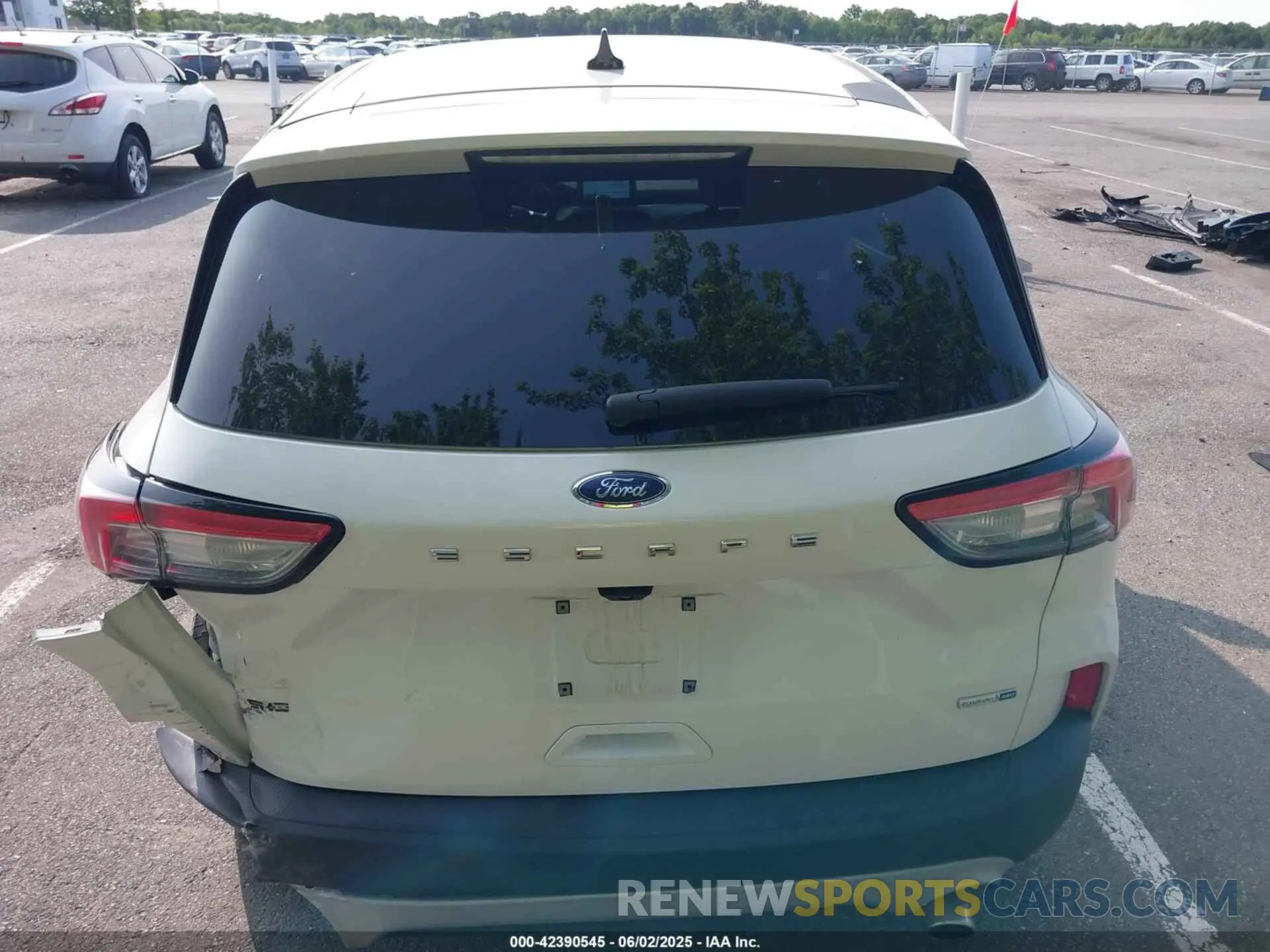 16 Photograph of a damaged car 1FMCU9G6XLUA82702 FORD ESCAPE 2020