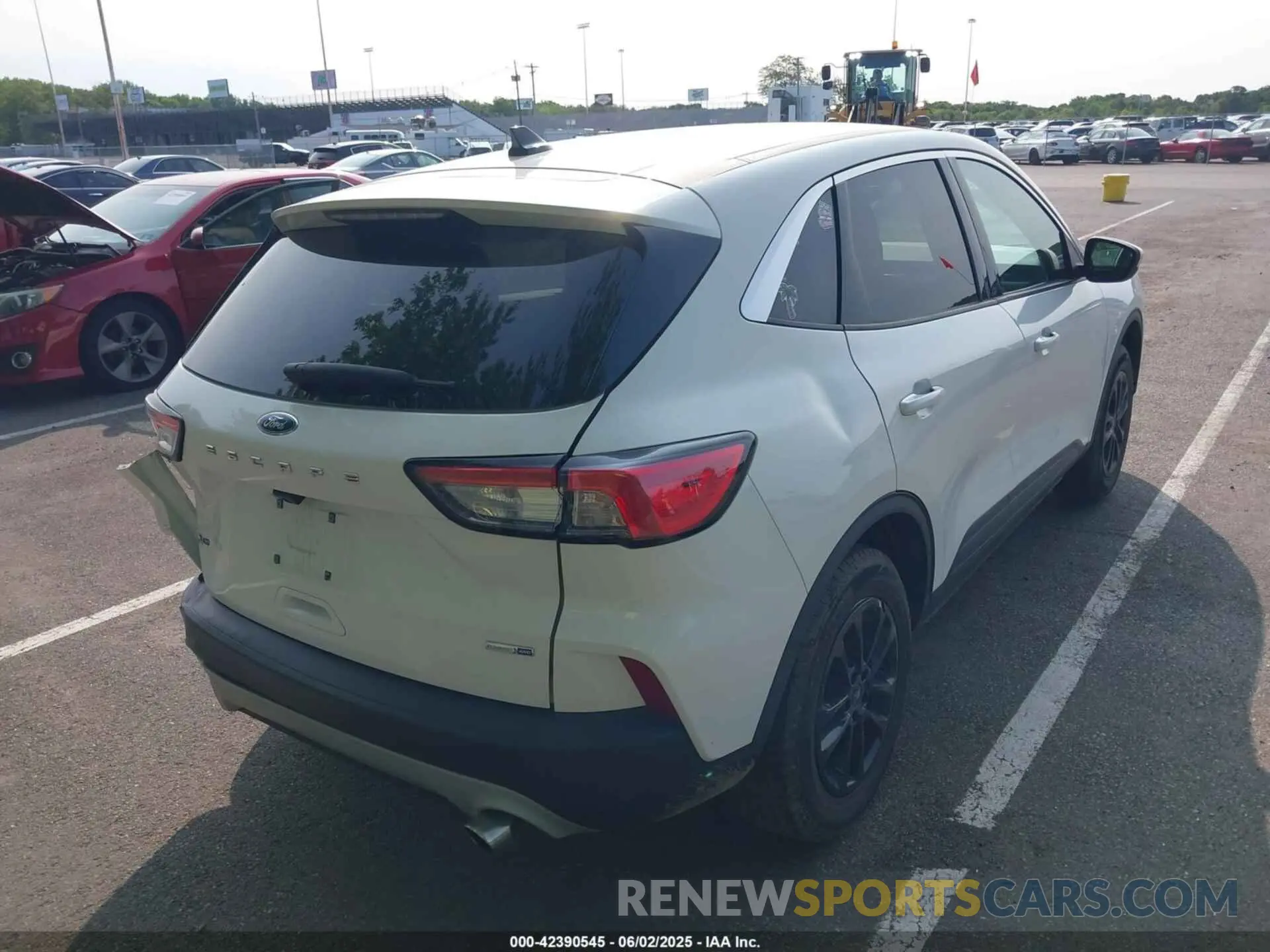 4 Photograph of a damaged car 1FMCU9G6XLUA82702 FORD ESCAPE 2020