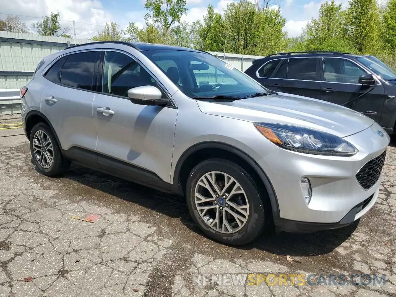 4 Photograph of a damaged car 1FMCU9H60LUA37735 FORD ESCAPE 2020