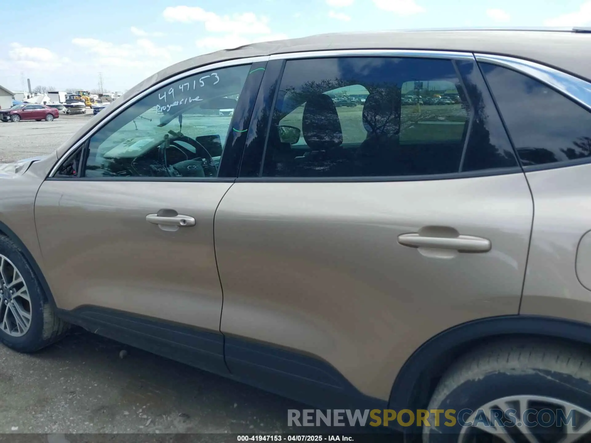 14 Photograph of a damaged car 1FMCU9H60LUC56694 FORD ESCAPE 2020
