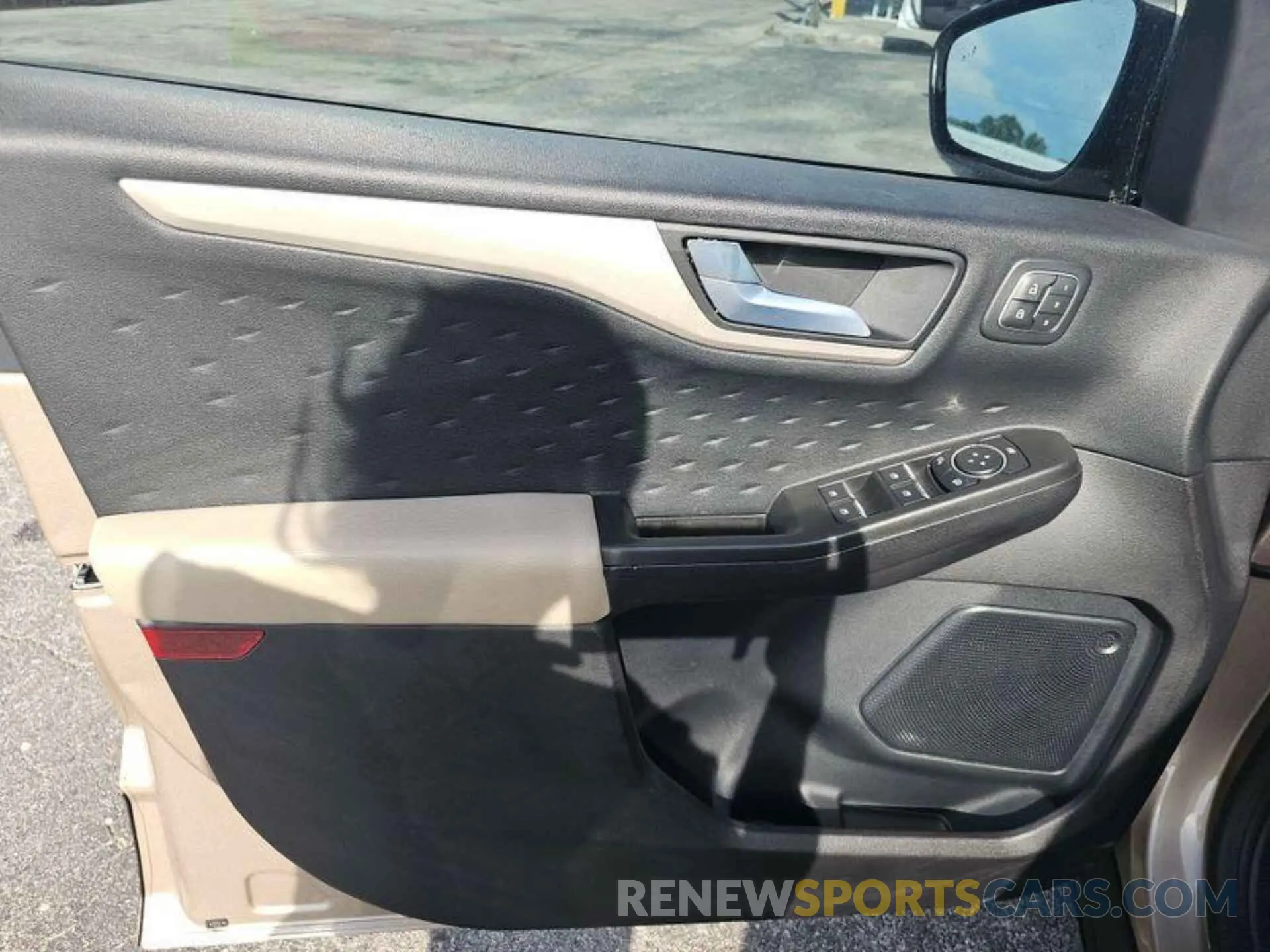 2 Photograph of a damaged car 1FMCU9H61LUB11731 FORD ESCAPE 2020