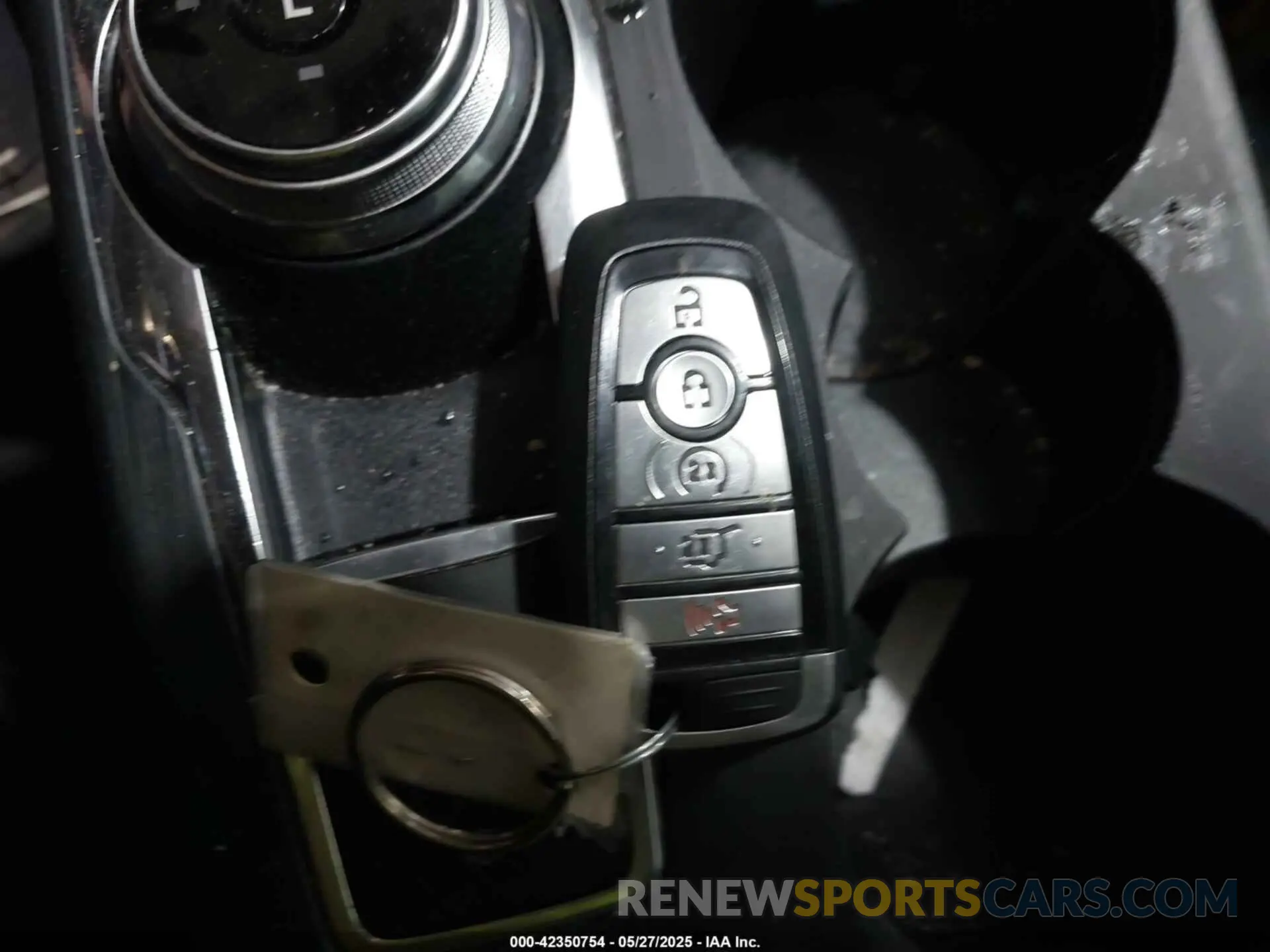 11 Photograph of a damaged car 1FMCU9H61LUC23302 FORD ESCAPE 2020