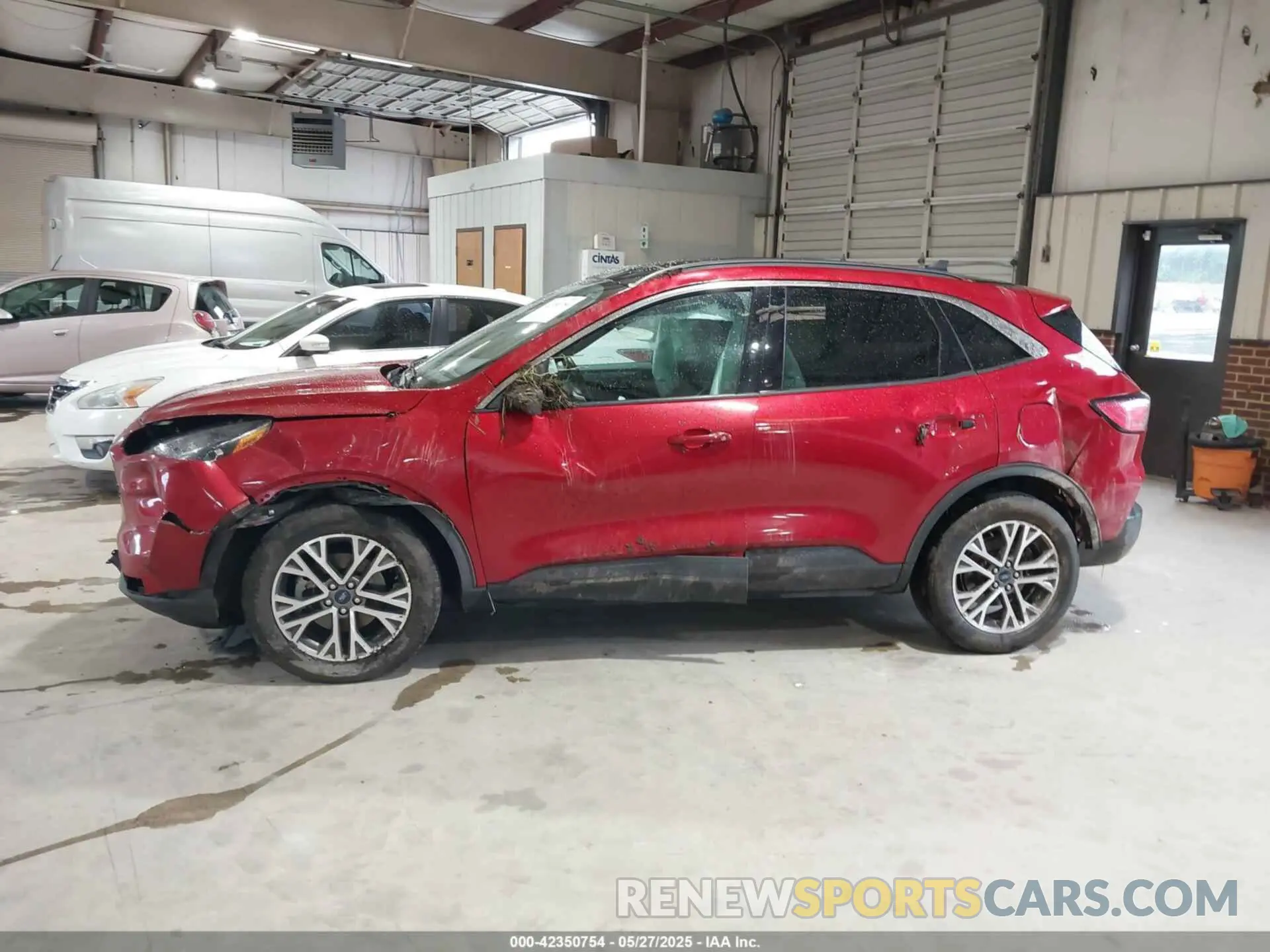 14 Photograph of a damaged car 1FMCU9H61LUC23302 FORD ESCAPE 2020