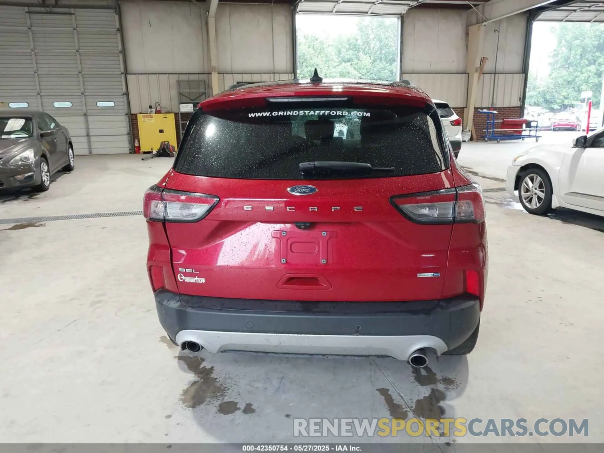 16 Photograph of a damaged car 1FMCU9H61LUC23302 FORD ESCAPE 2020
