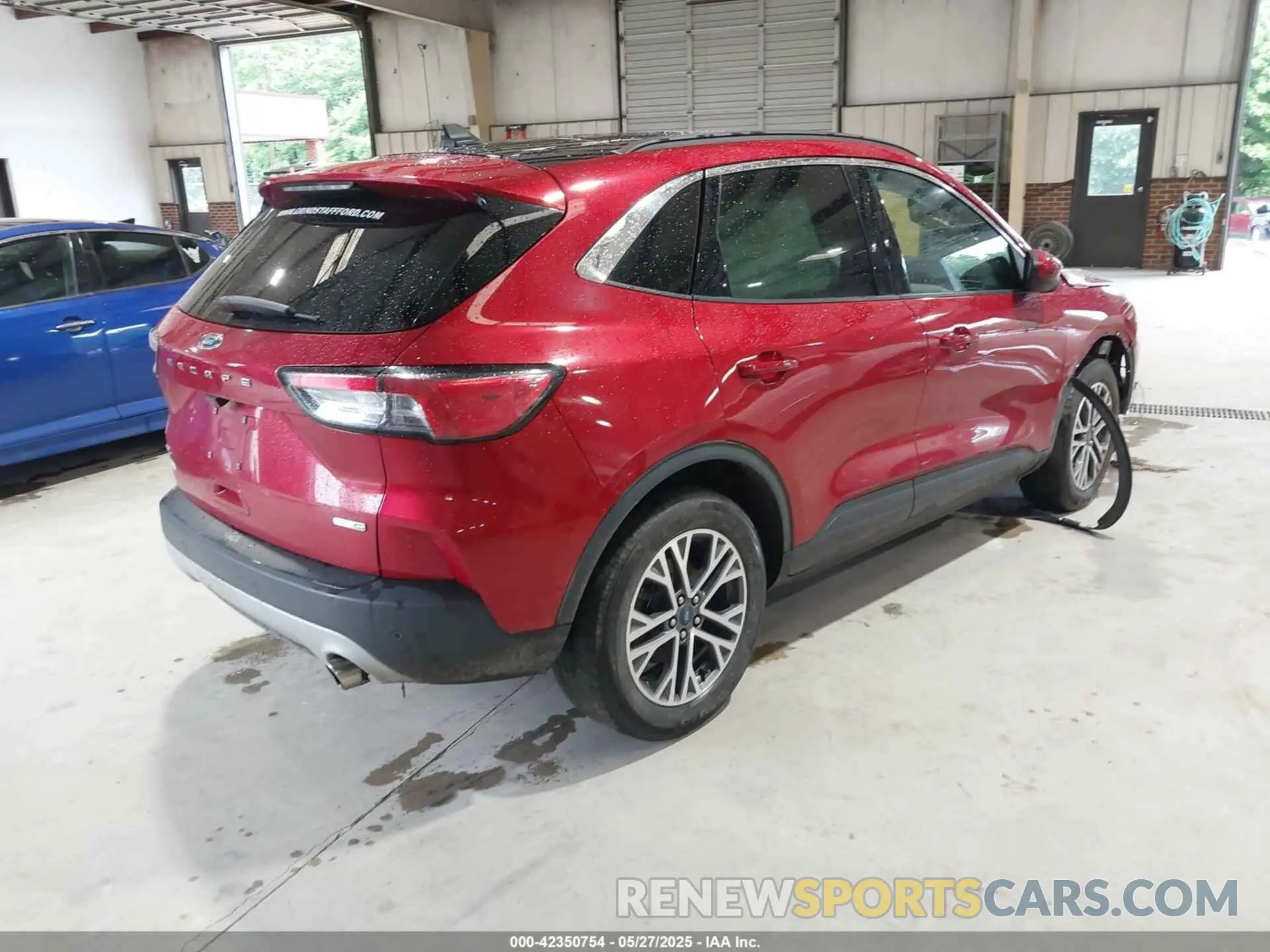 4 Photograph of a damaged car 1FMCU9H61LUC23302 FORD ESCAPE 2020