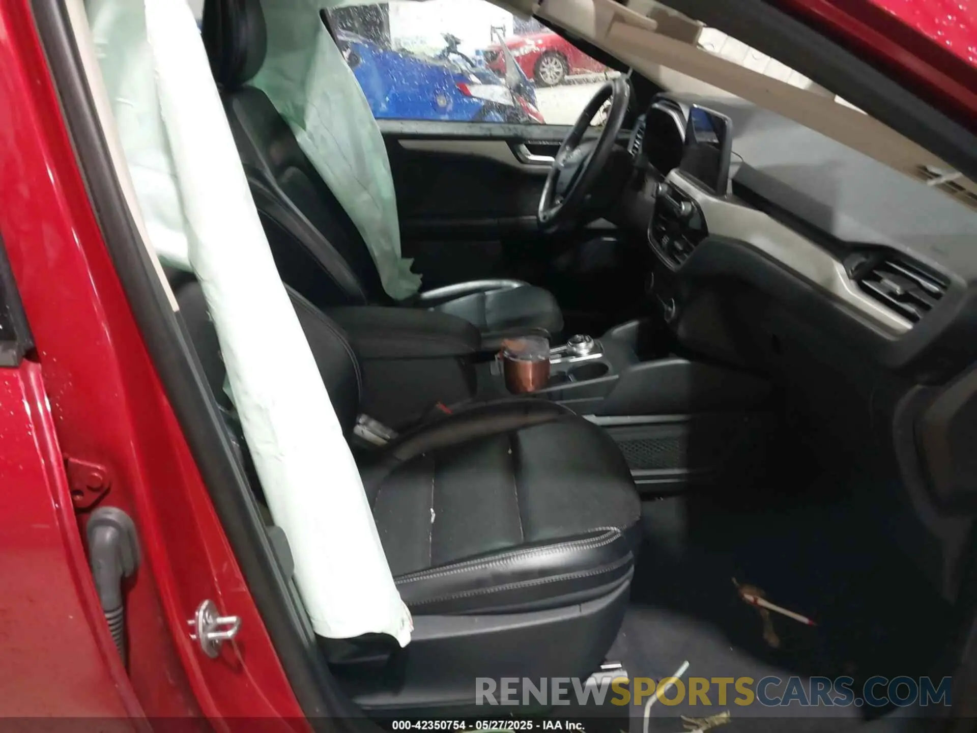 5 Photograph of a damaged car 1FMCU9H61LUC23302 FORD ESCAPE 2020