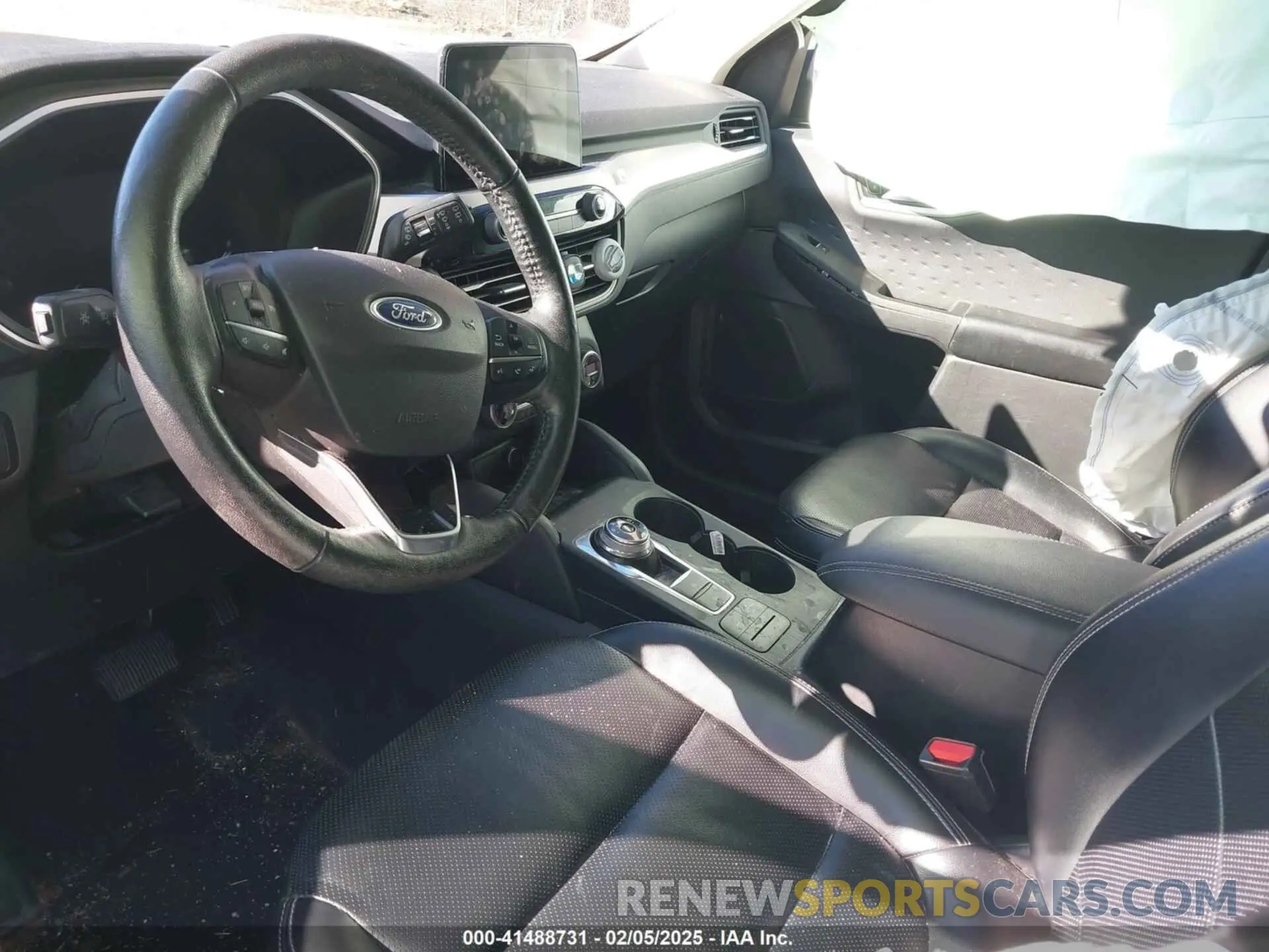 5 Photograph of a damaged car 1FMCU9H62LUA43374 FORD ESCAPE 2020