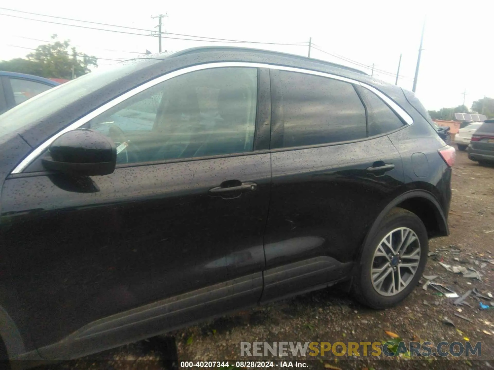 14 Photograph of a damaged car 1FMCU9H62LUB65099 FORD ESCAPE 2020