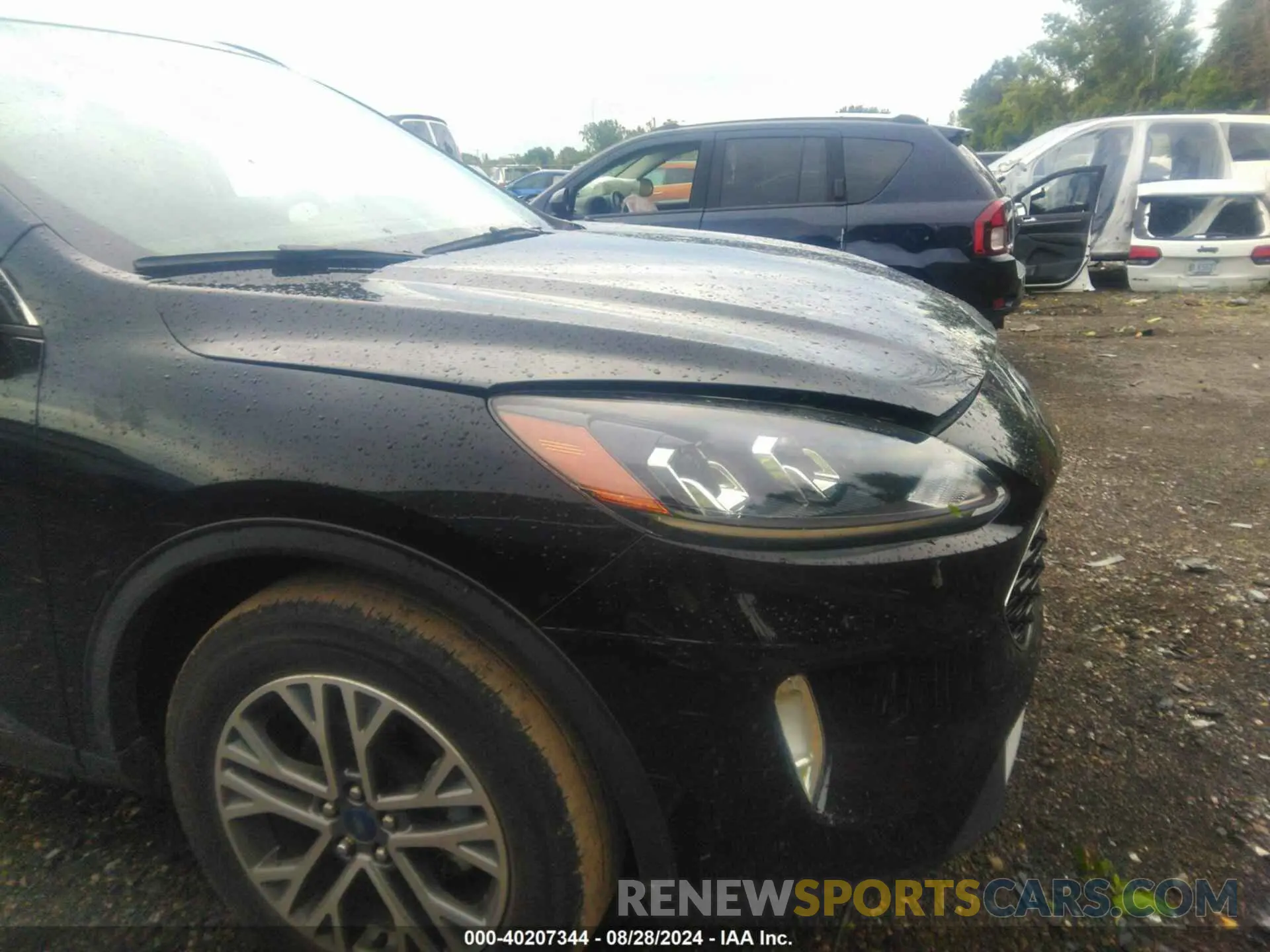 18 Photograph of a damaged car 1FMCU9H62LUB65099 FORD ESCAPE 2020