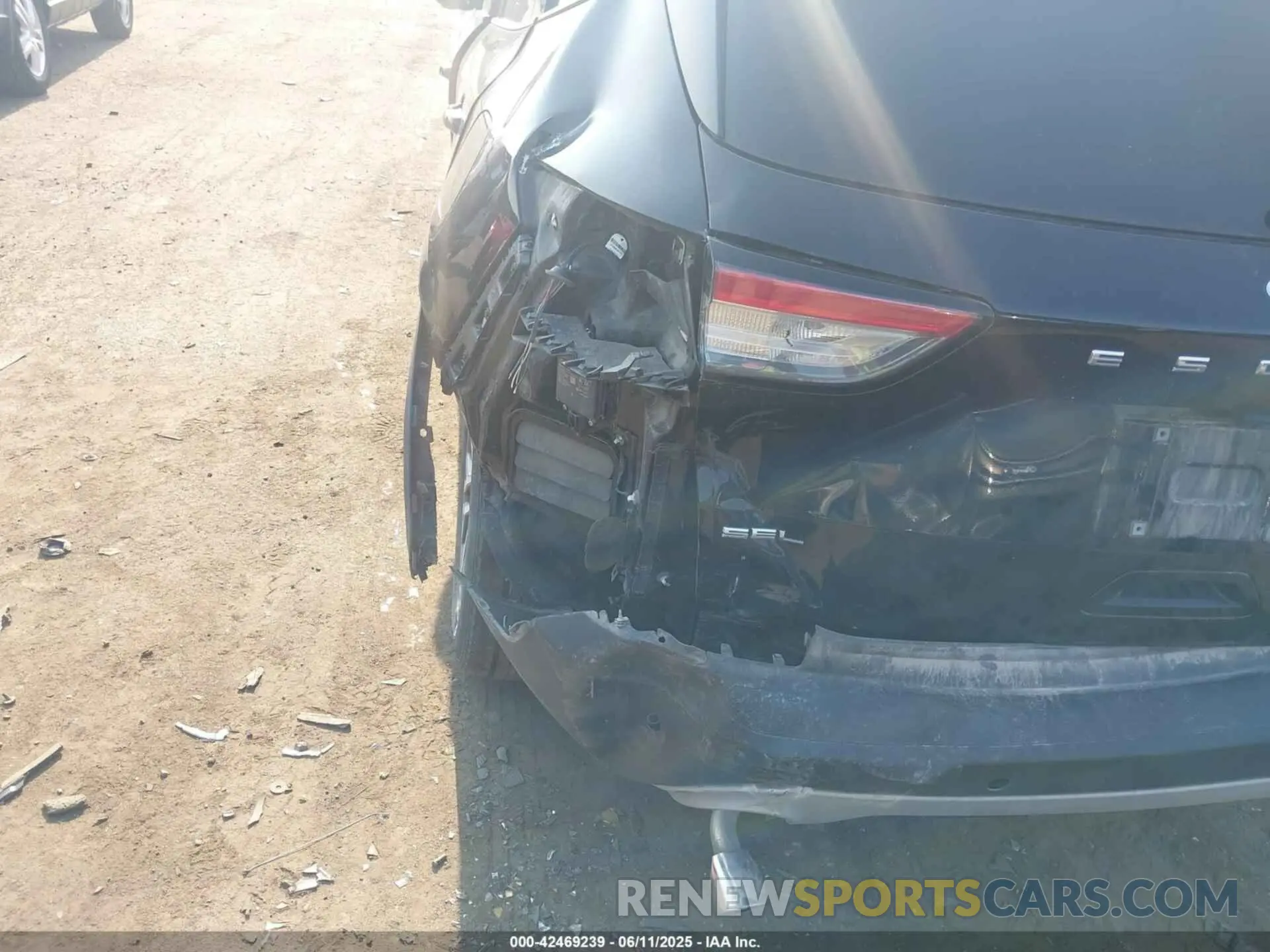 6 Photograph of a damaged car 1FMCU9H63LUA96861 FORD ESCAPE 2020