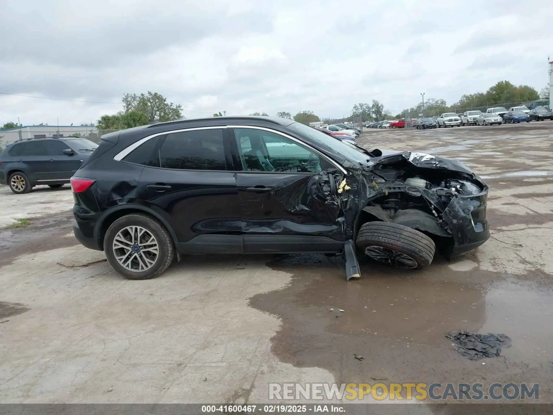 13 Photograph of a damaged car 1FMCU9H63LUB21483 FORD ESCAPE 2020