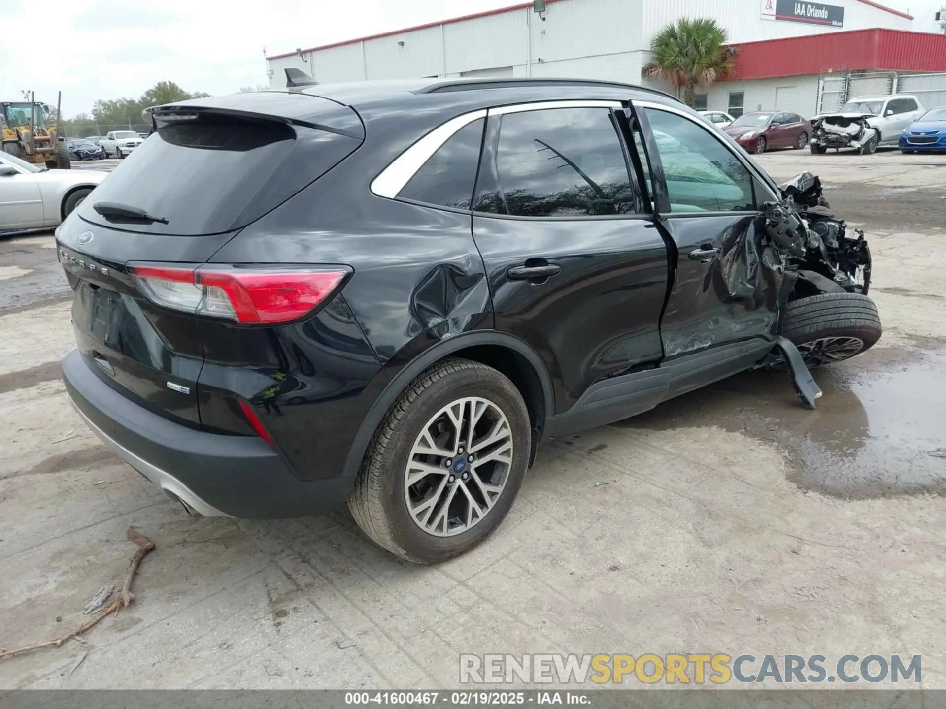 4 Photograph of a damaged car 1FMCU9H63LUB21483 FORD ESCAPE 2020