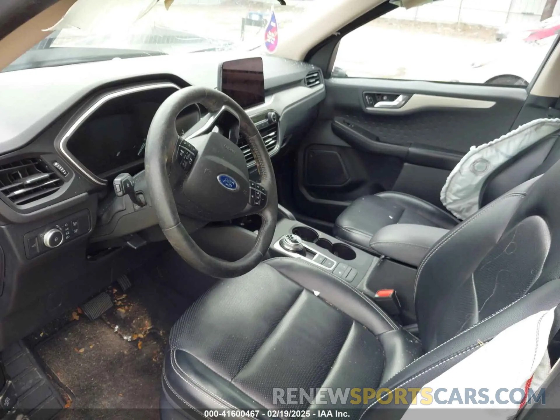 5 Photograph of a damaged car 1FMCU9H63LUB21483 FORD ESCAPE 2020