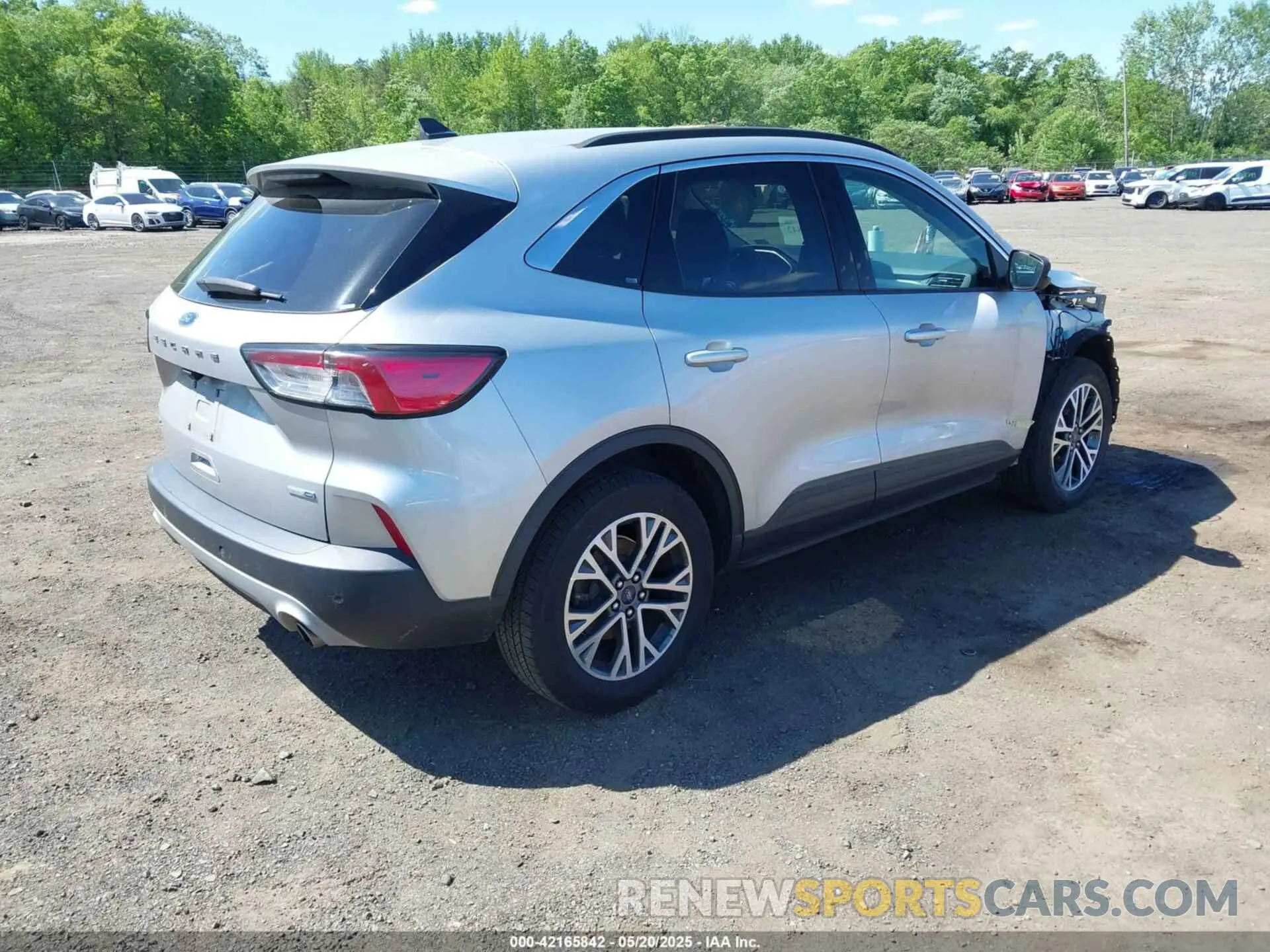 4 Photograph of a damaged car 1FMCU9H64LUB18219 FORD ESCAPE 2020