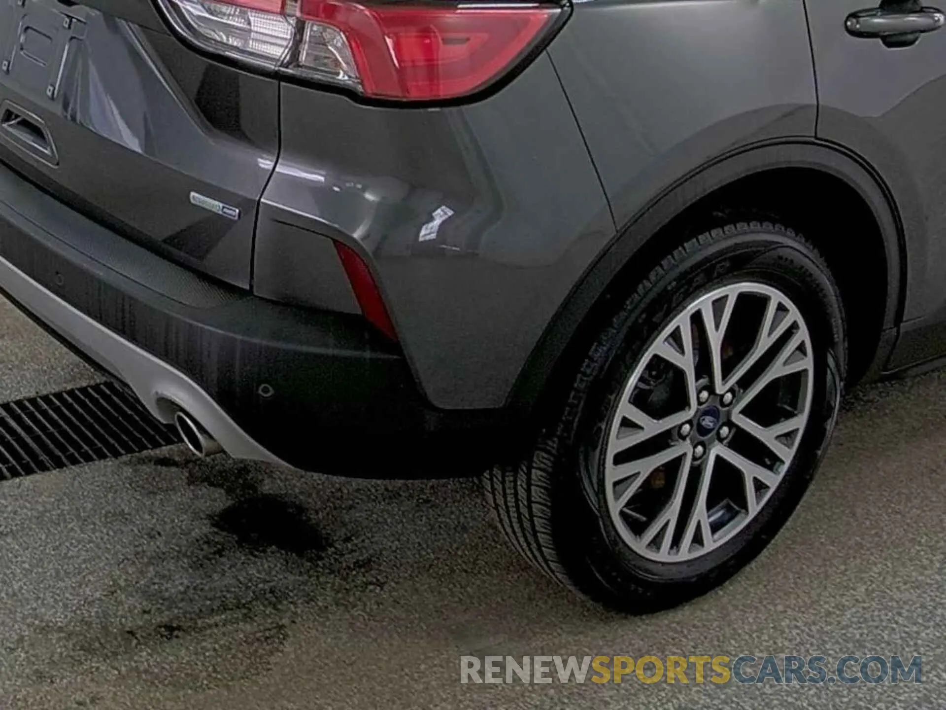 26 Photograph of a damaged car 1FMCU9H65LUB11747 FORD ESCAPE 2020