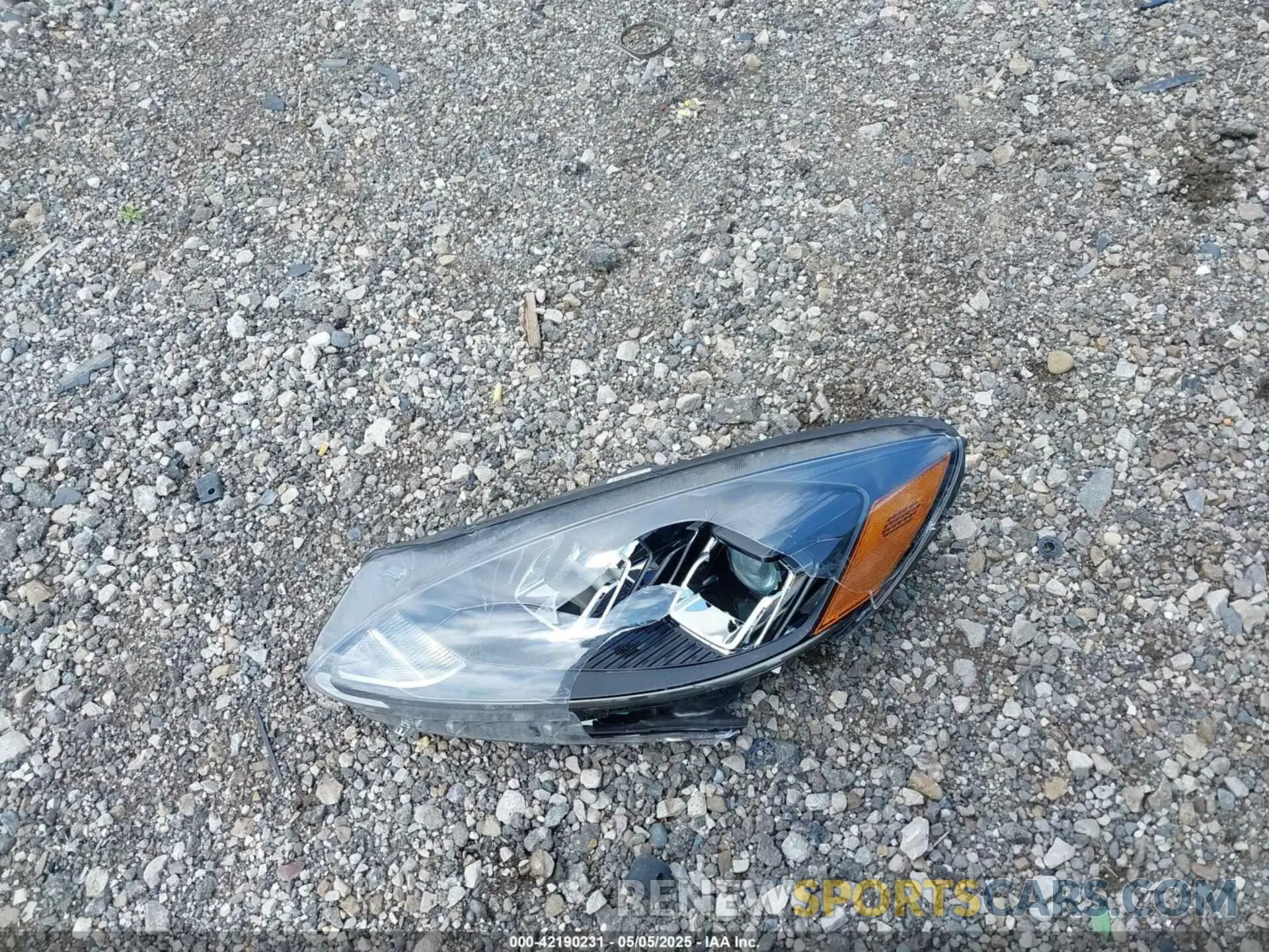 12 Photograph of a damaged car 1FMCU9H65LUC10312 FORD ESCAPE 2020