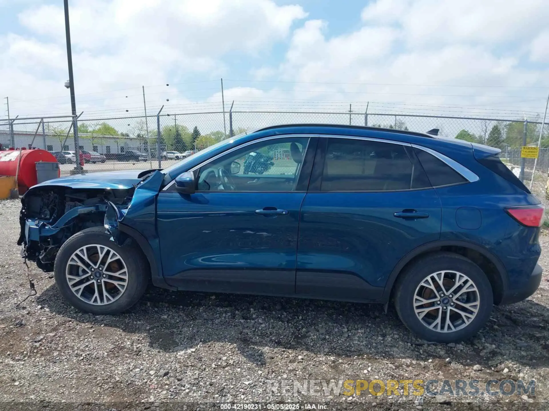15 Photograph of a damaged car 1FMCU9H65LUC10312 FORD ESCAPE 2020