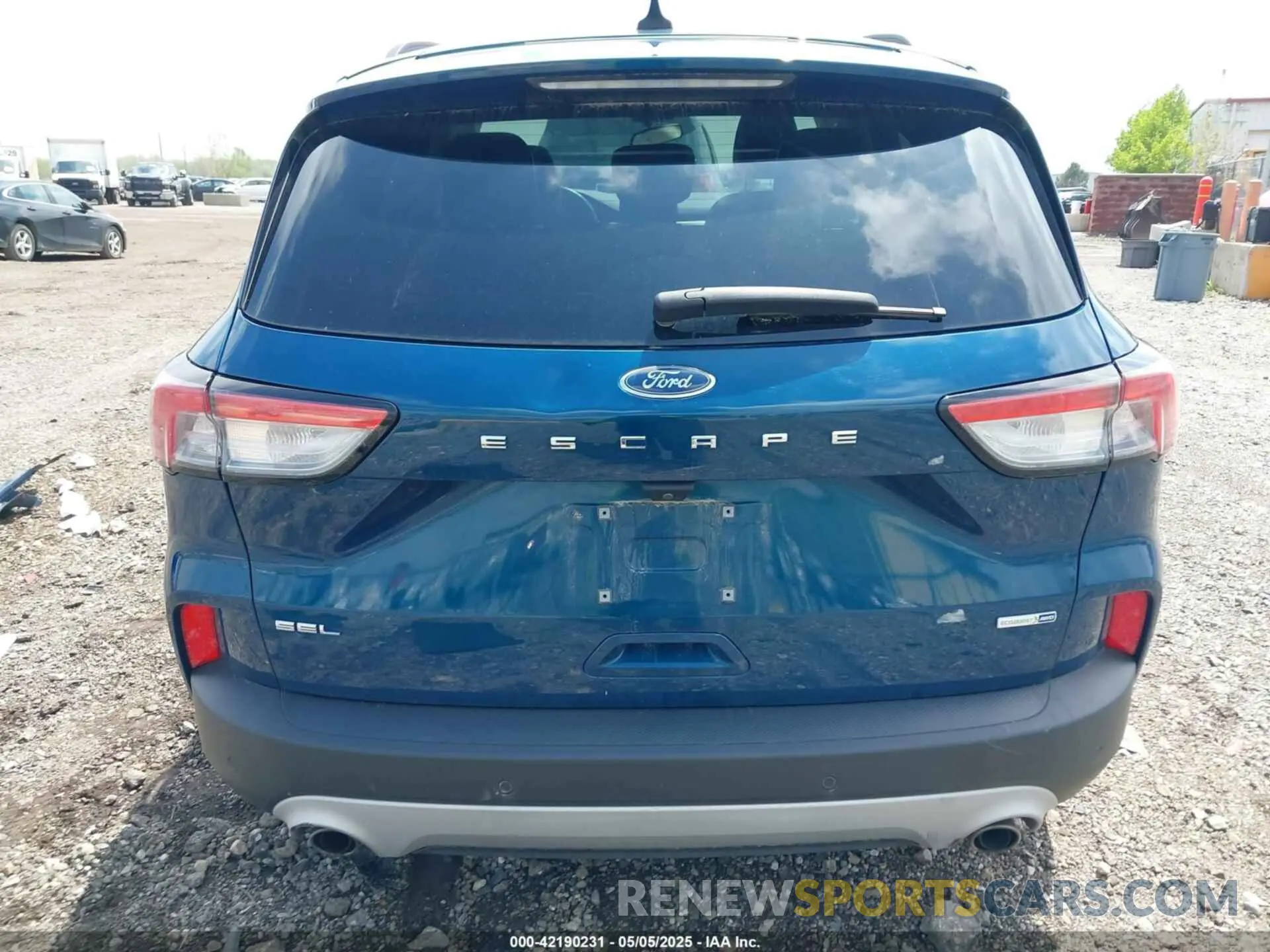 17 Photograph of a damaged car 1FMCU9H65LUC10312 FORD ESCAPE 2020