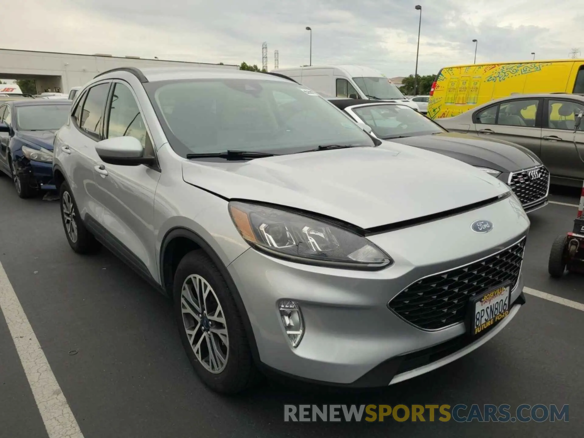 8 Photograph of a damaged car 1FMCU9H66LUB13670 FORD ESCAPE 2020