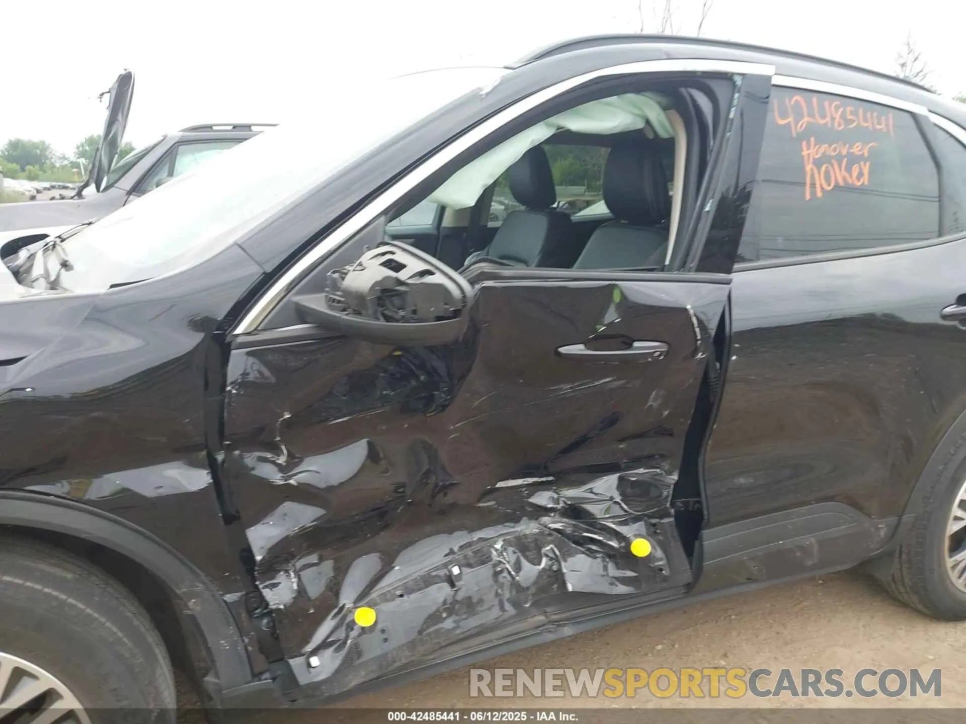 6 Photograph of a damaged car 1FMCU9H66LUC14241 FORD ESCAPE 2020