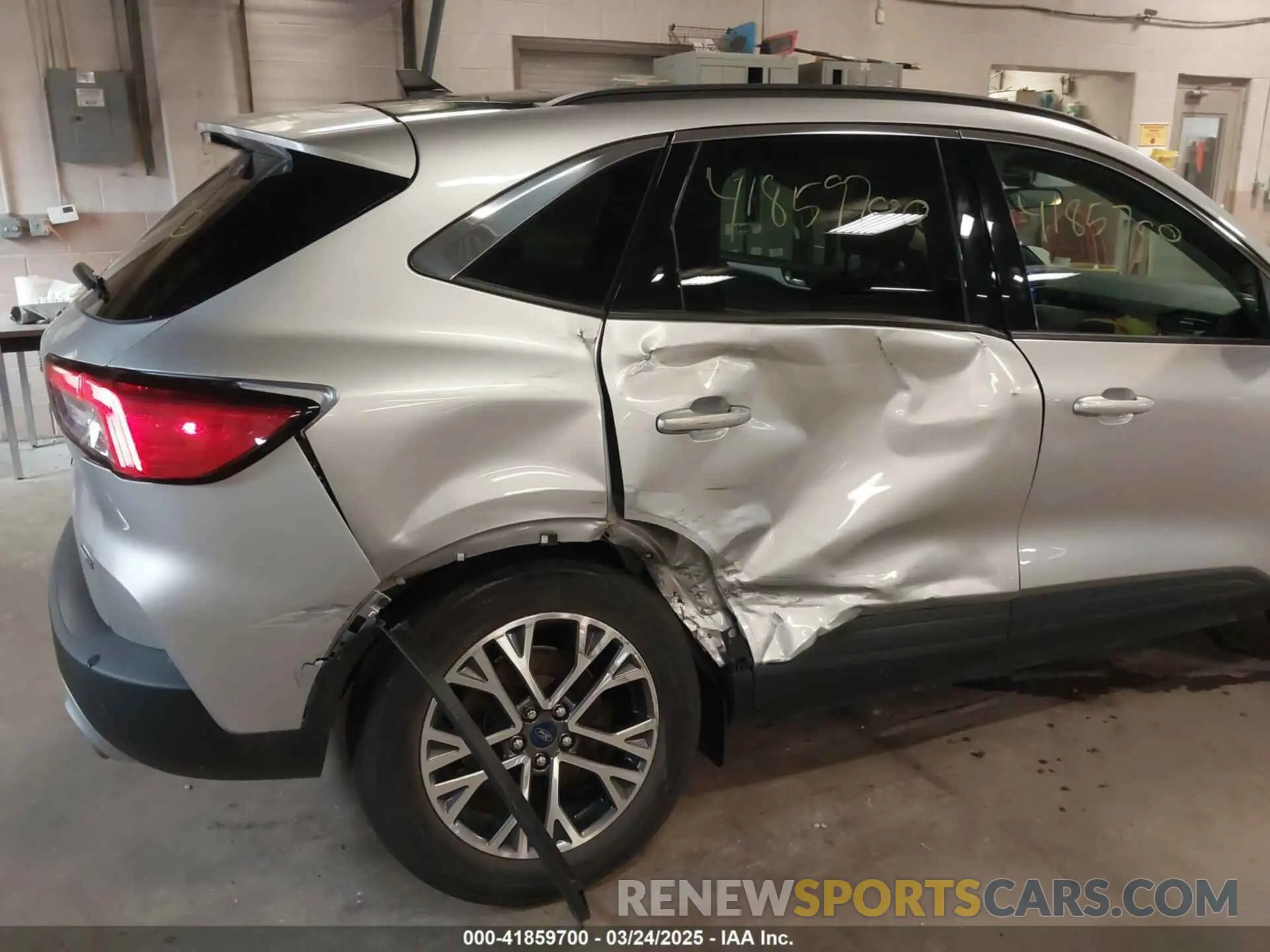 6 Photograph of a damaged car 1FMCU9H66LUC43111 FORD ESCAPE 2020