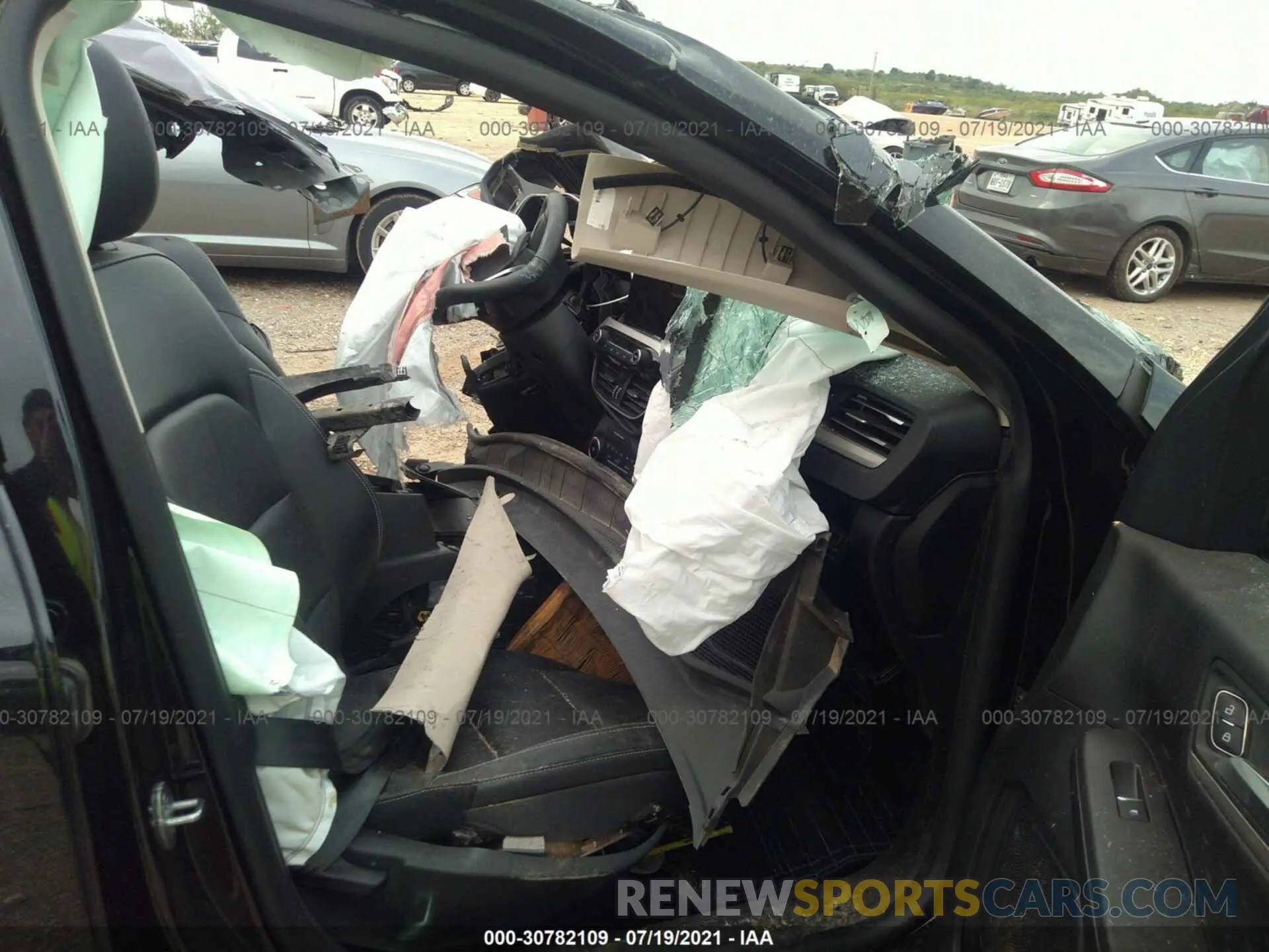 5 Photograph of a damaged car 1FMCU9H67LUB09305 FORD ESCAPE 2020