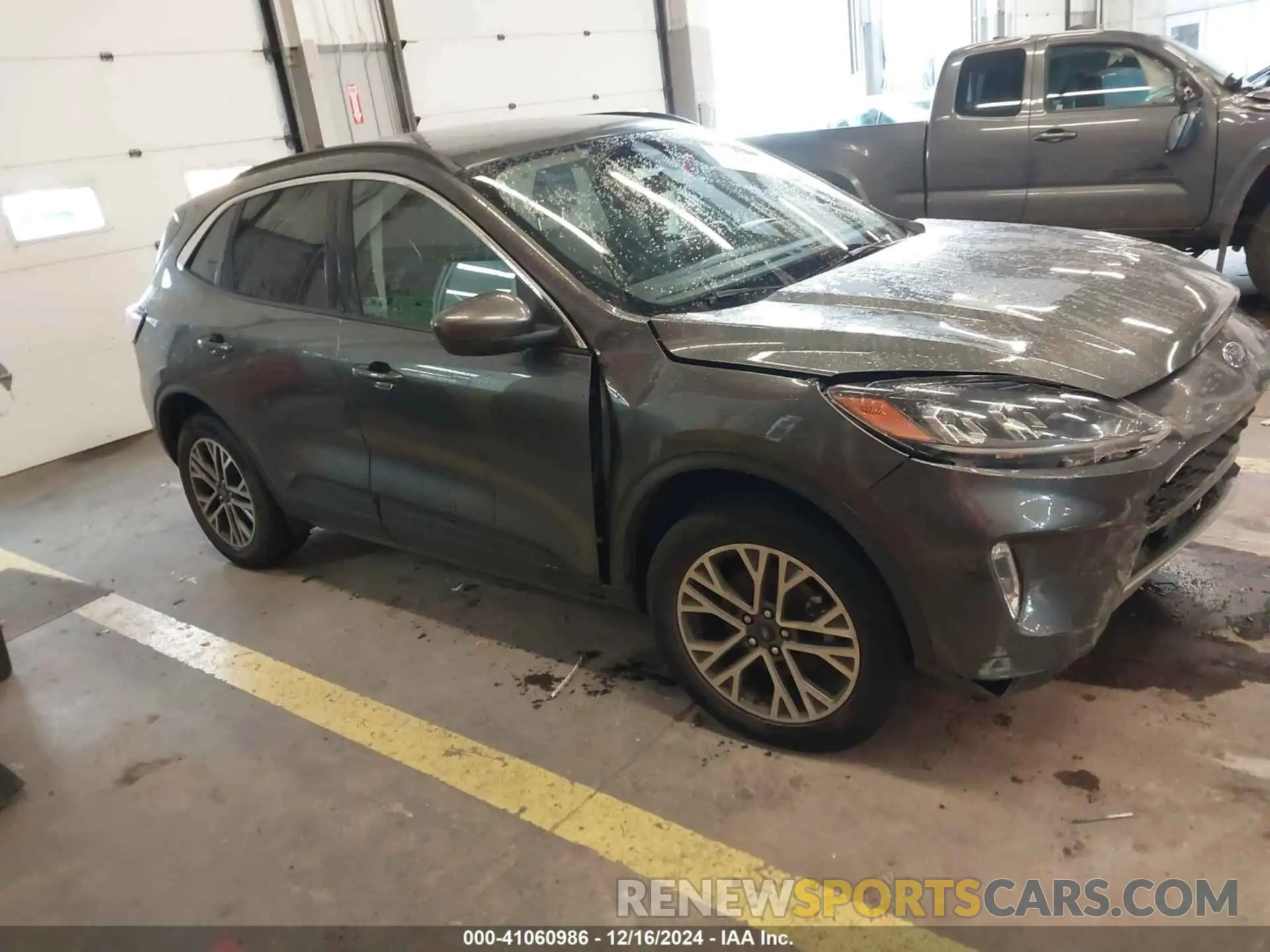 1 Photograph of a damaged car 1FMCU9H67LUB26962 FORD ESCAPE 2020