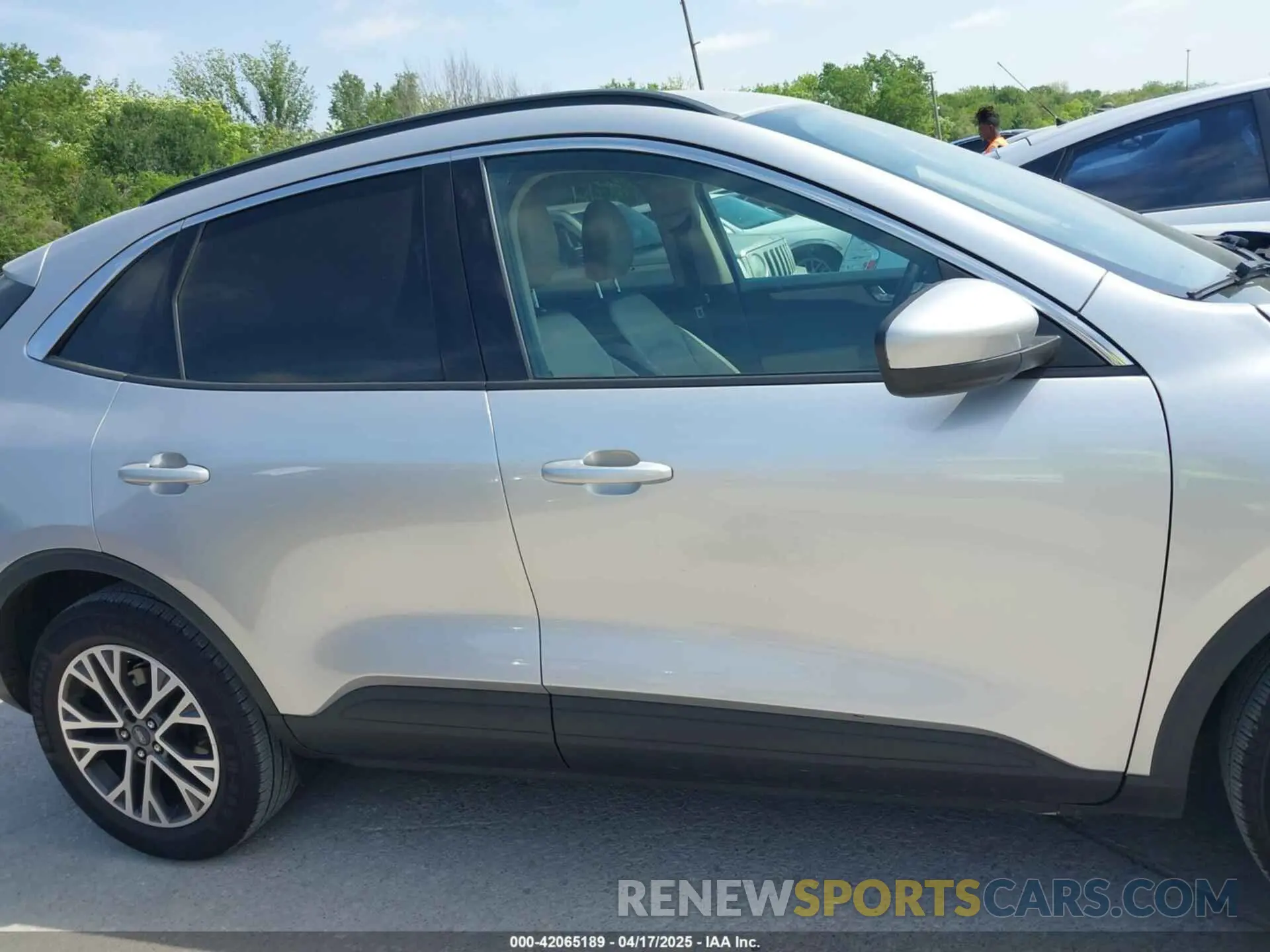 13 Photograph of a damaged car 1FMCU9H68LUA90618 FORD ESCAPE 2020