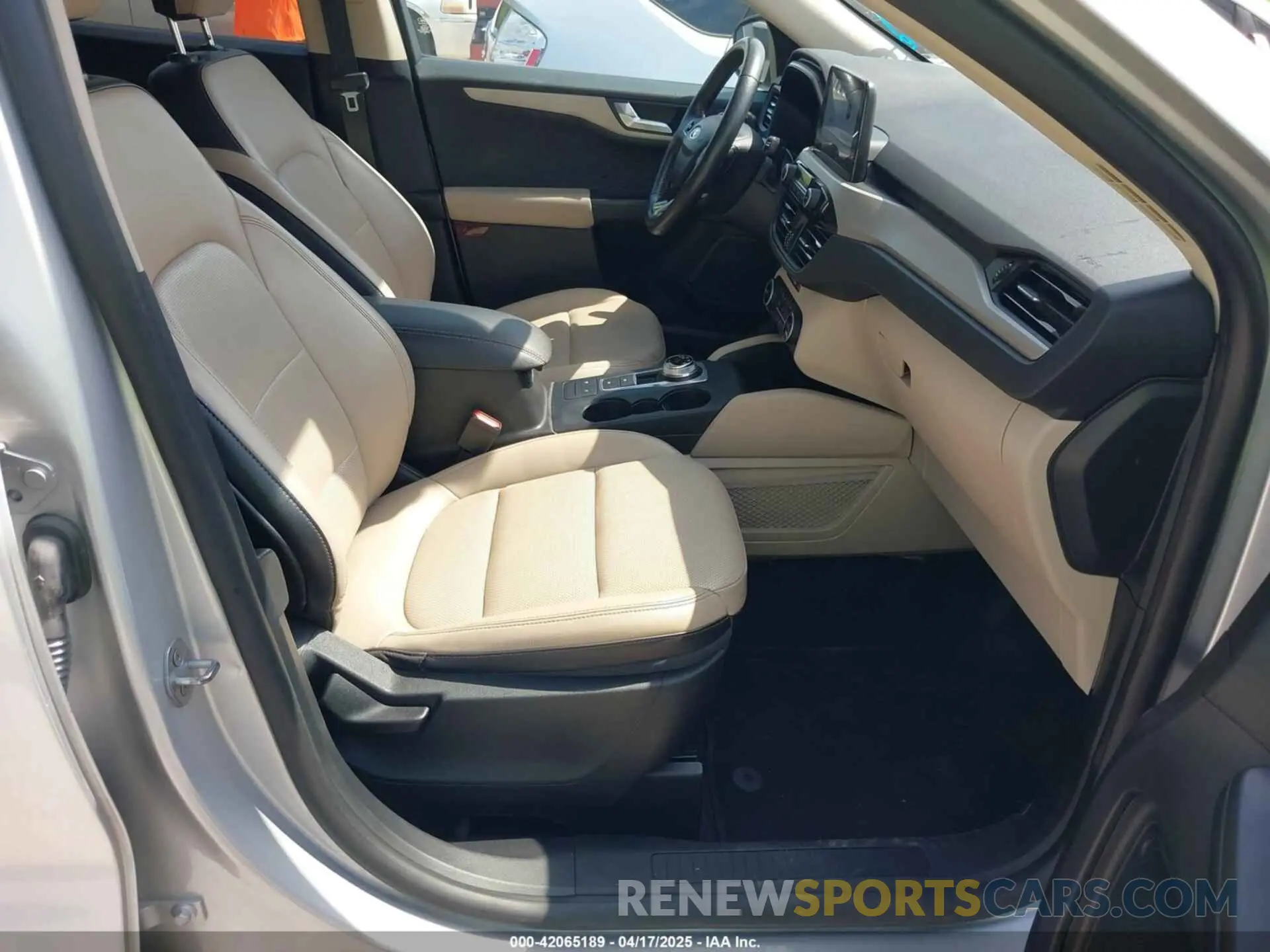 5 Photograph of a damaged car 1FMCU9H68LUA90618 FORD ESCAPE 2020