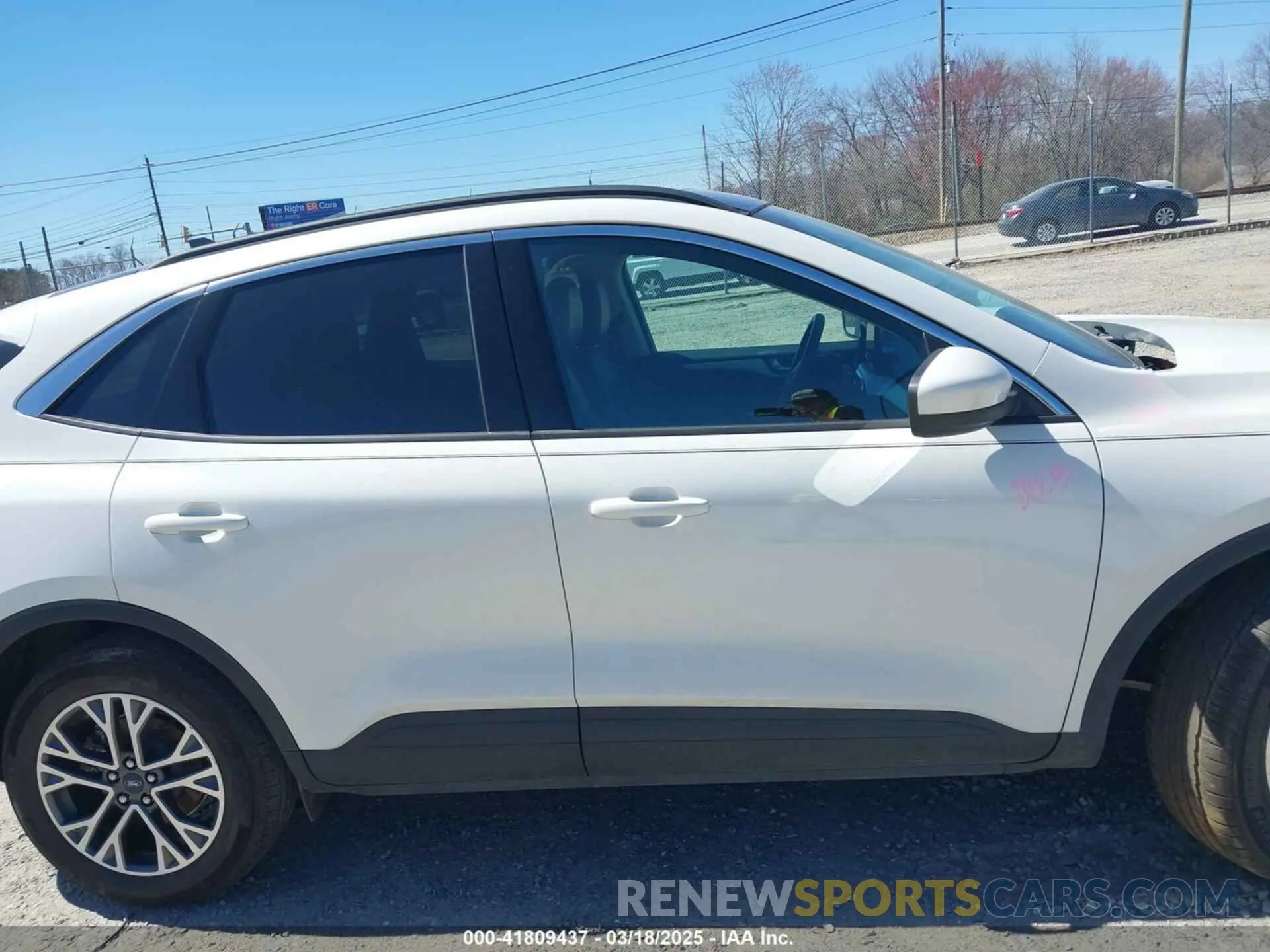 14 Photograph of a damaged car 1FMCU9H68LUB56813 FORD ESCAPE 2020