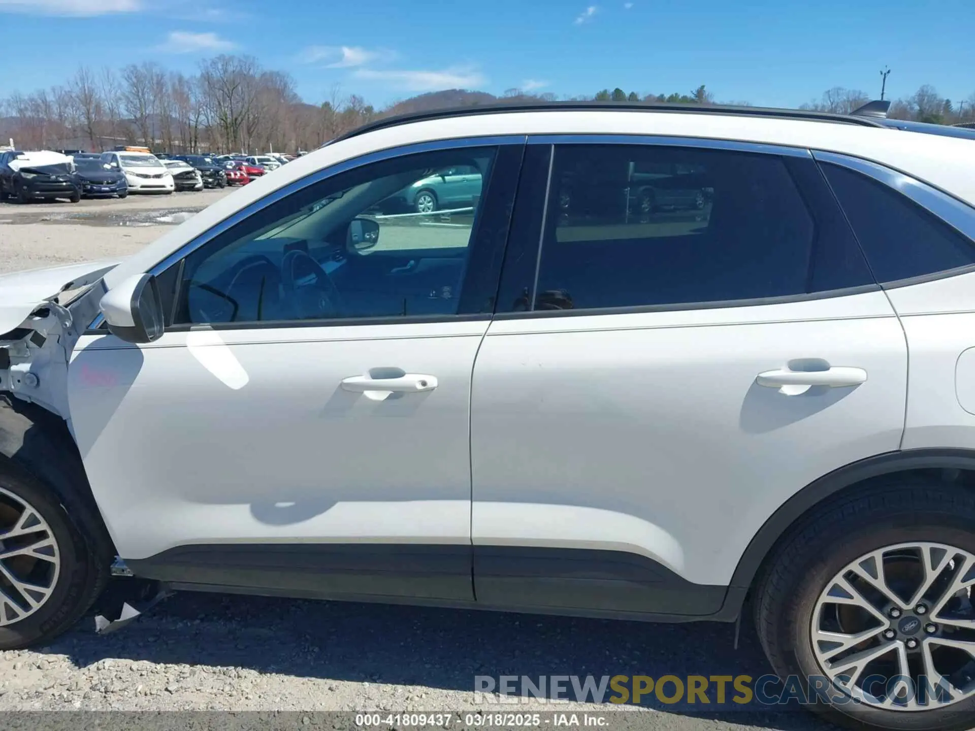 15 Photograph of a damaged car 1FMCU9H68LUB56813 FORD ESCAPE 2020